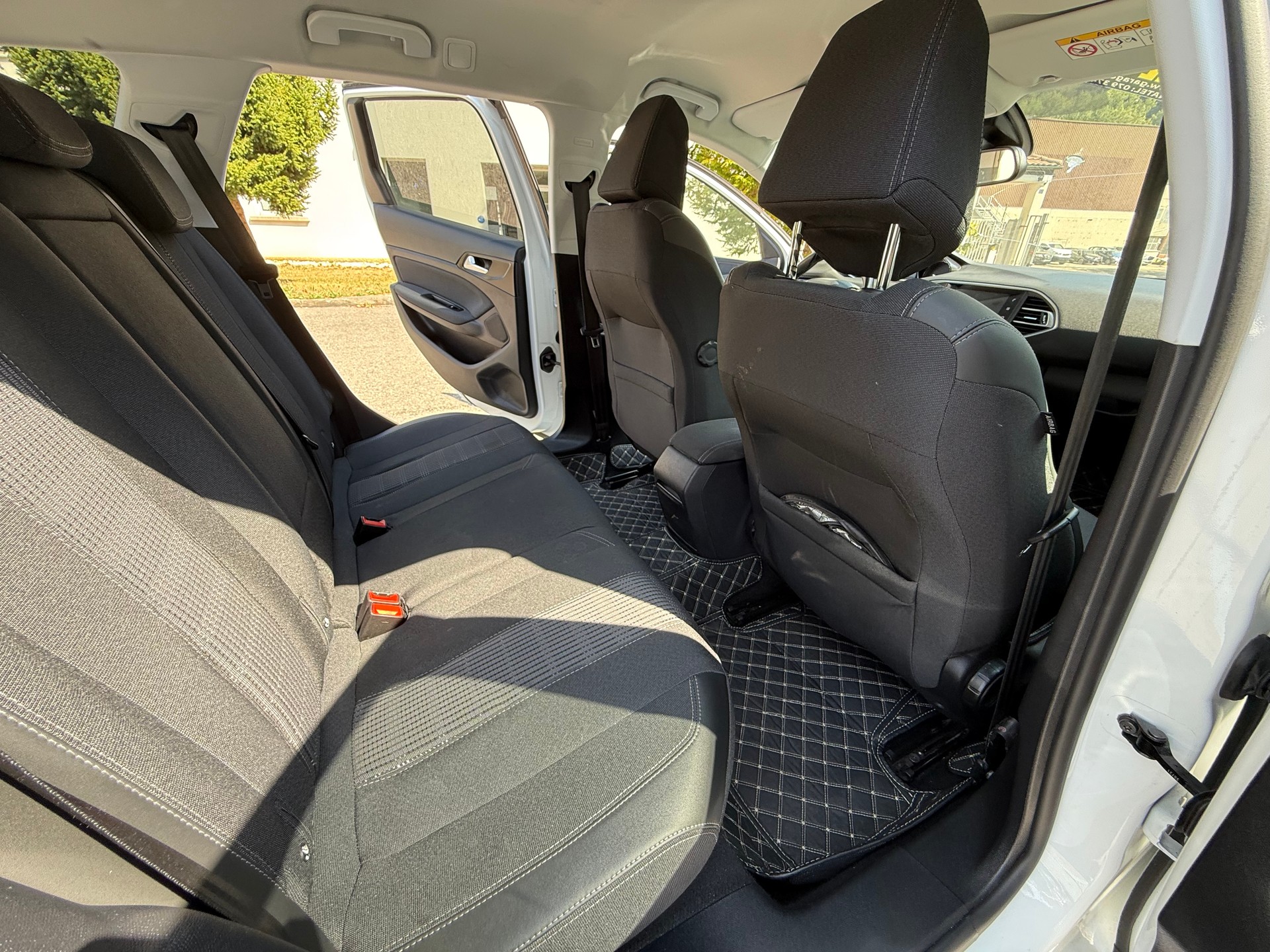 PEUGEOT 308 SW 1.5 BlueHDI Active Pack EAT8-image-13