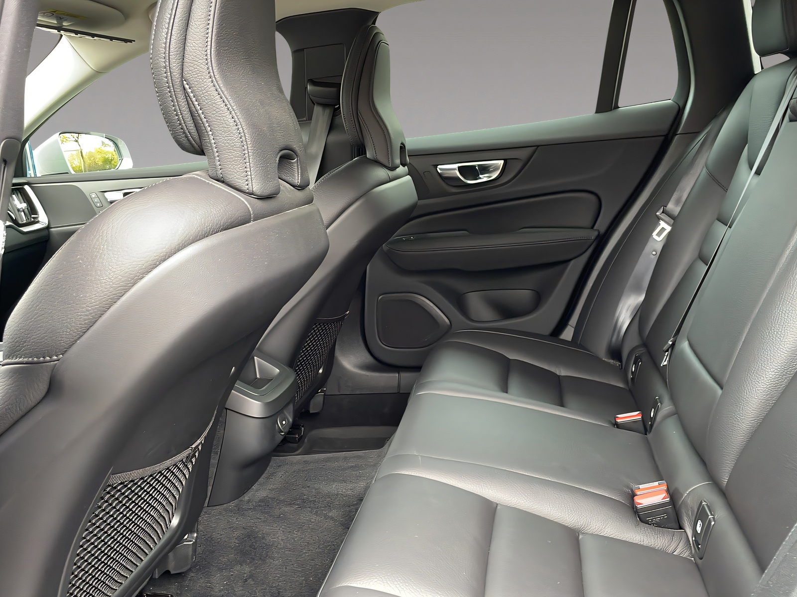 VOLVO V60 Cross Country 2.0 B4 Plus AWD-image-12