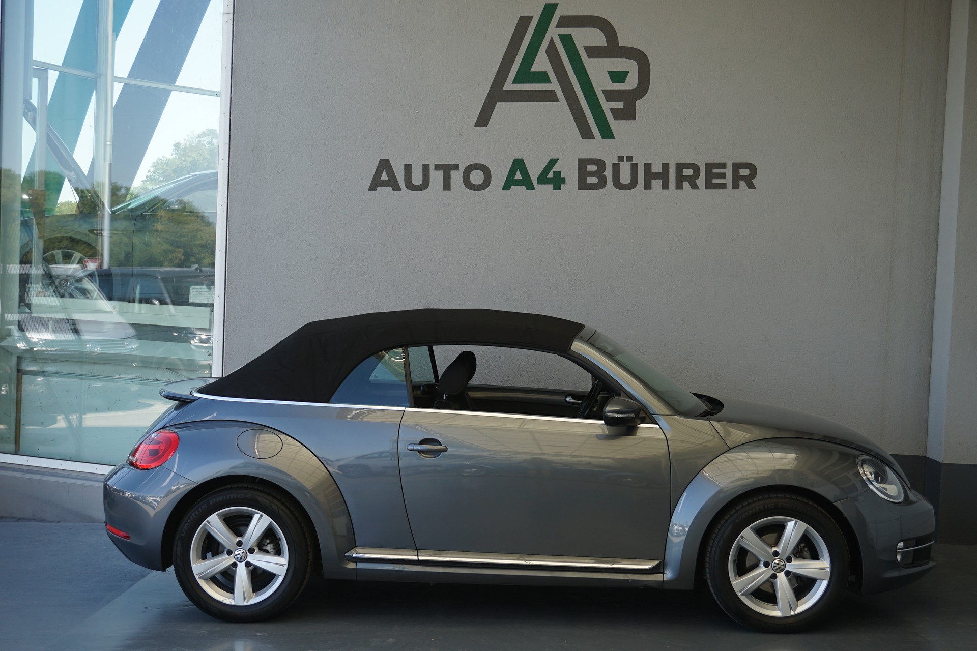 VW Beetle 1.2 TSI Design Cabriolet Automat-image-9