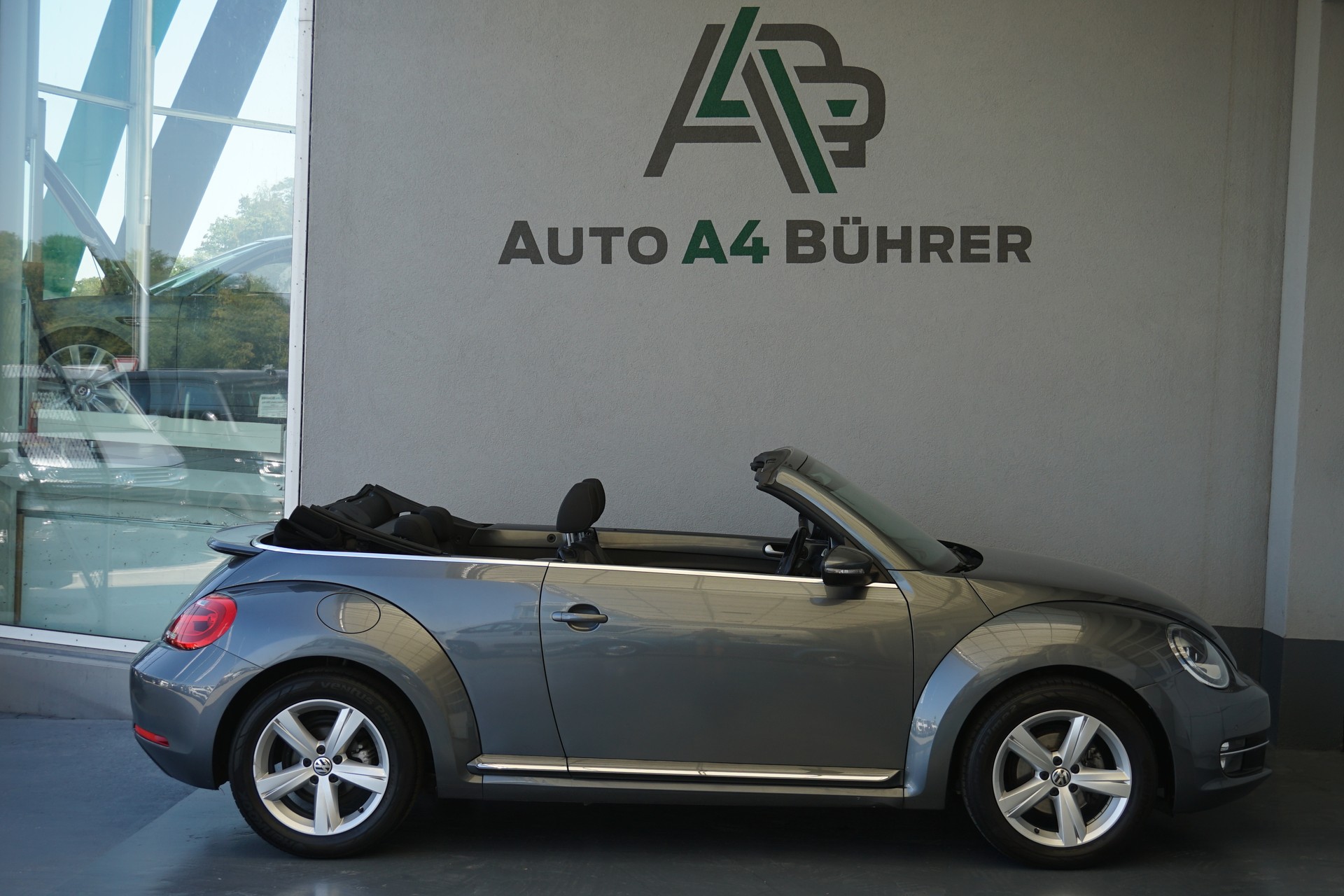 VW Beetle 1.2 TSI Design Cabriolet Automat-image-10