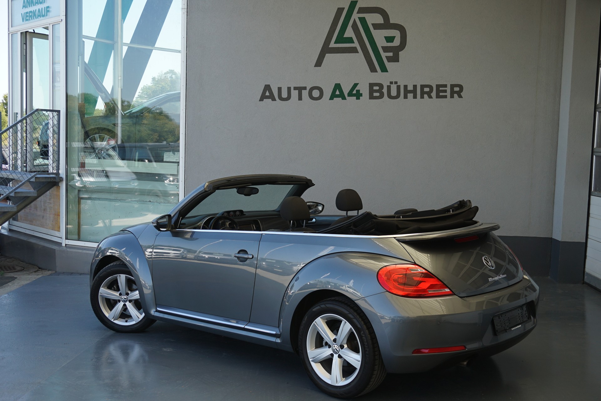 VW Beetle 1.2 TSI Design Cabriolet Automat-image-12