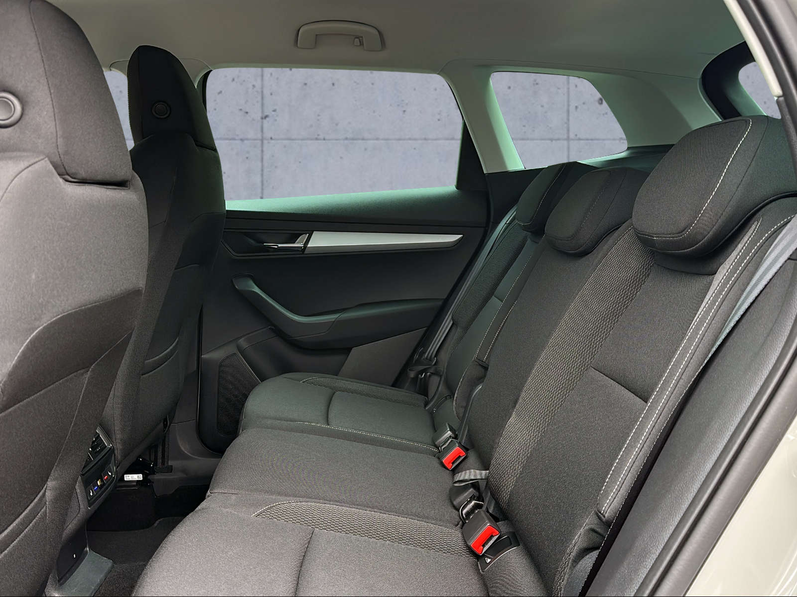 SKODA Karoq 1.5 TSI Selection DSG-image-14