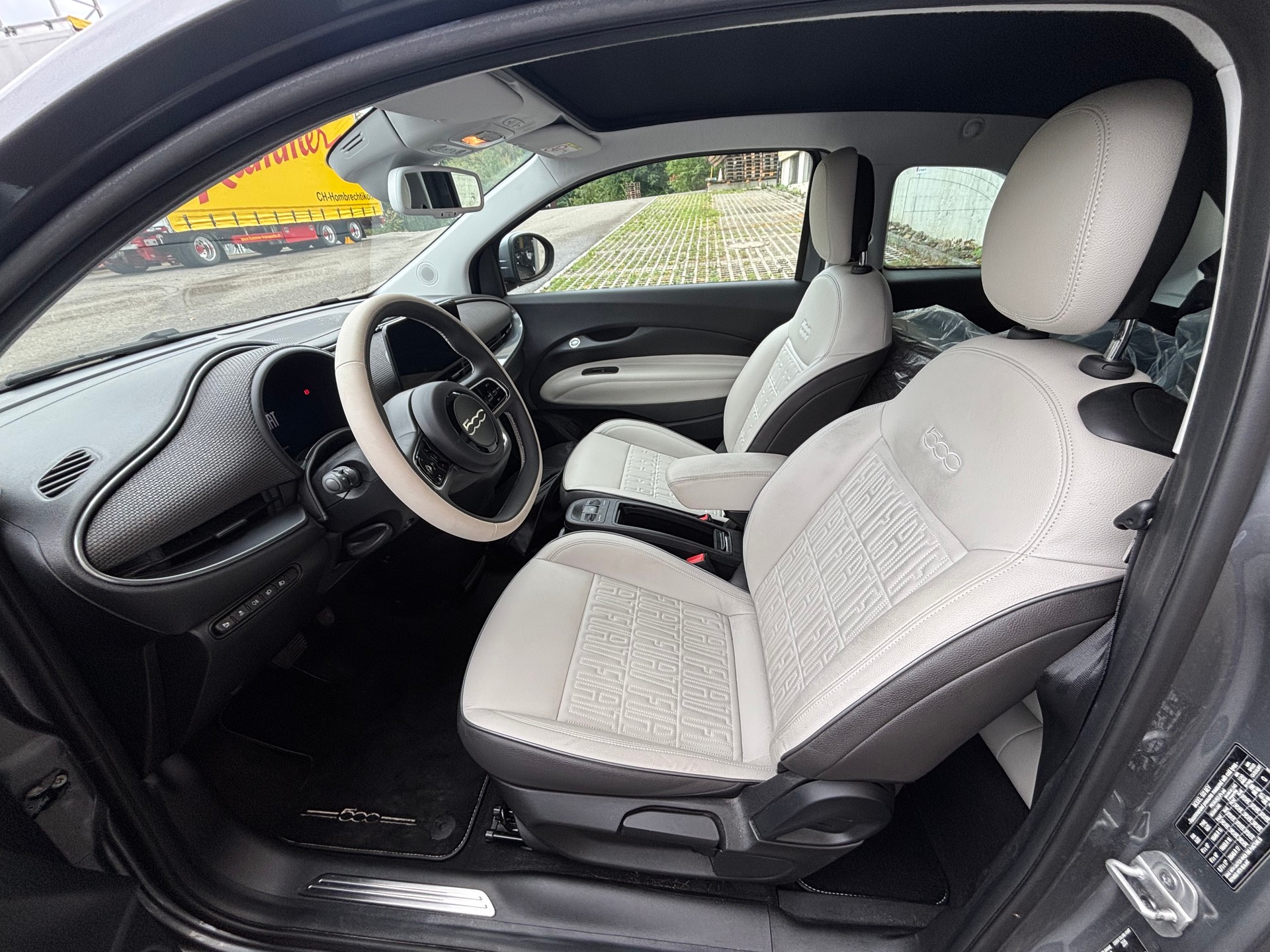 FIAT 500 C electric 87 kW La Prima-image-12