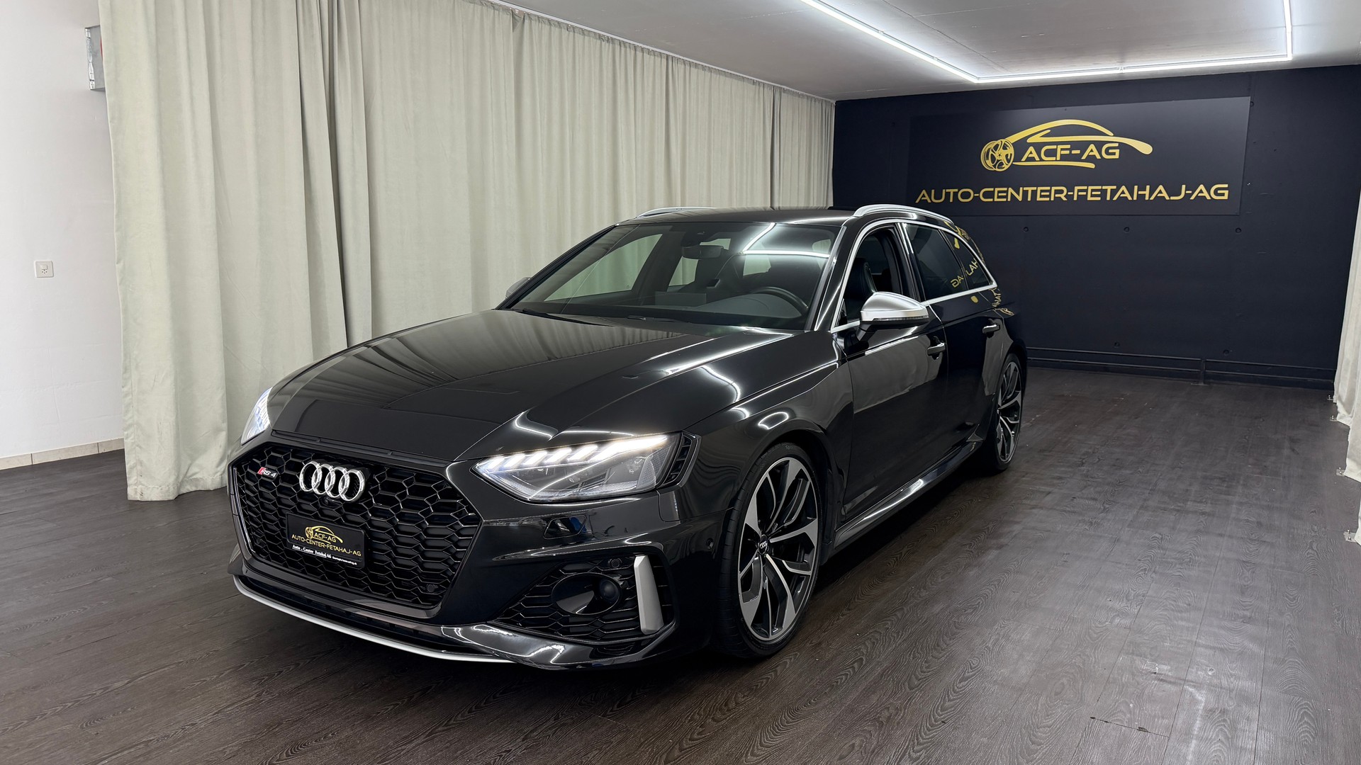 AUDI RS4 Avant quattro tiptronic-image-0