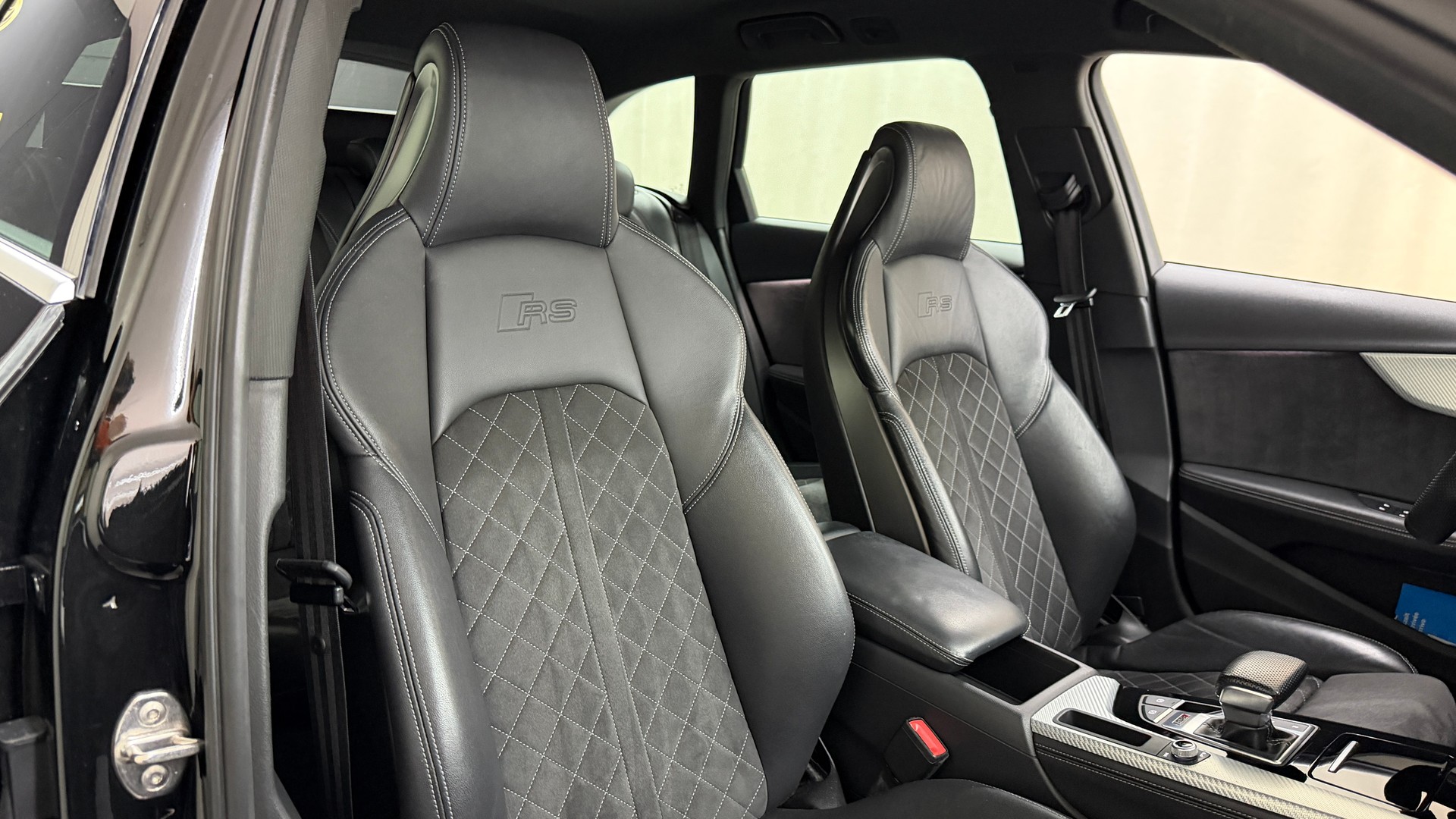 AUDI RS4 Avant quattro tiptronic-image-11