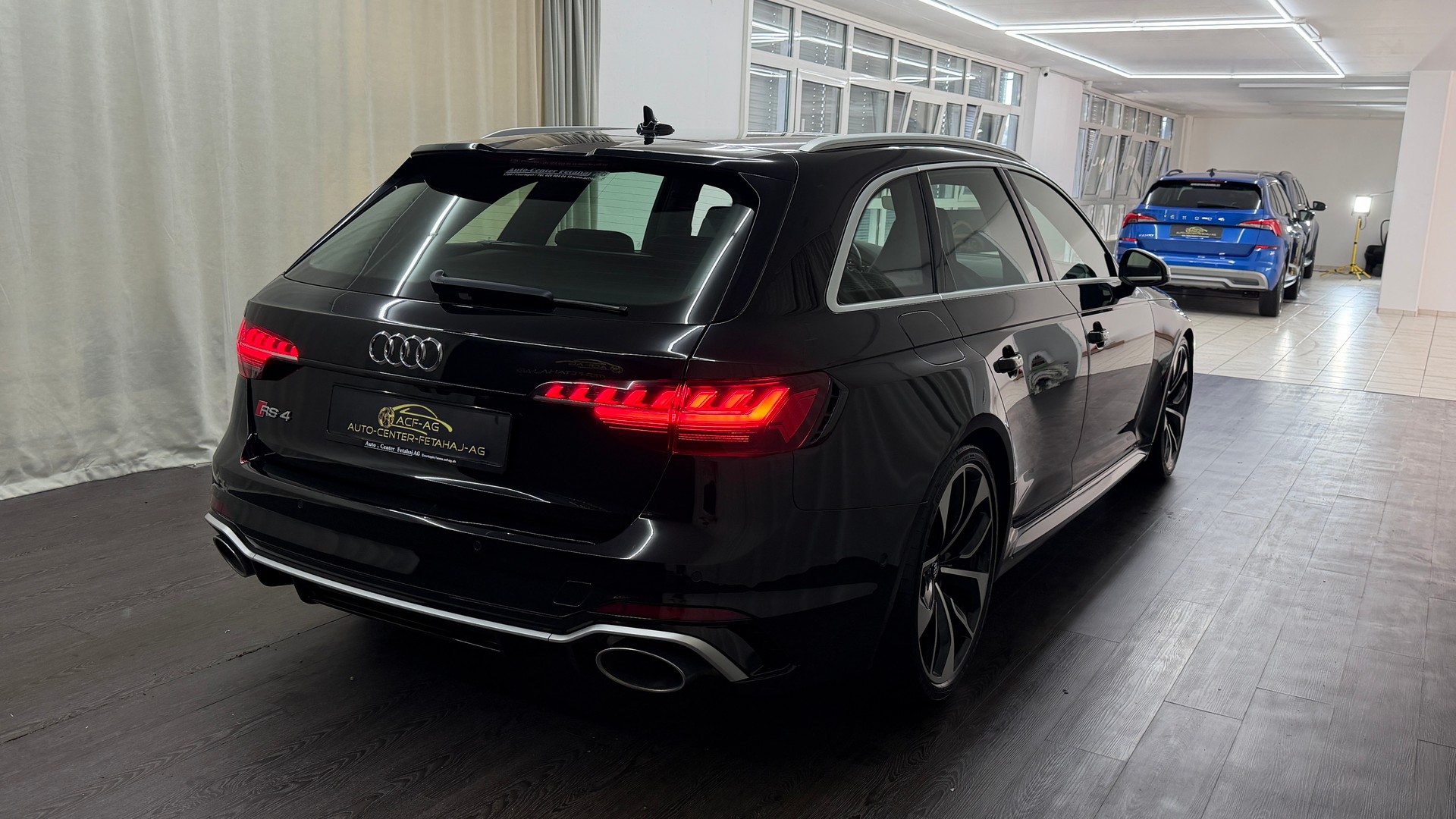AUDI RS4 Avant quattro tiptronic-image-3