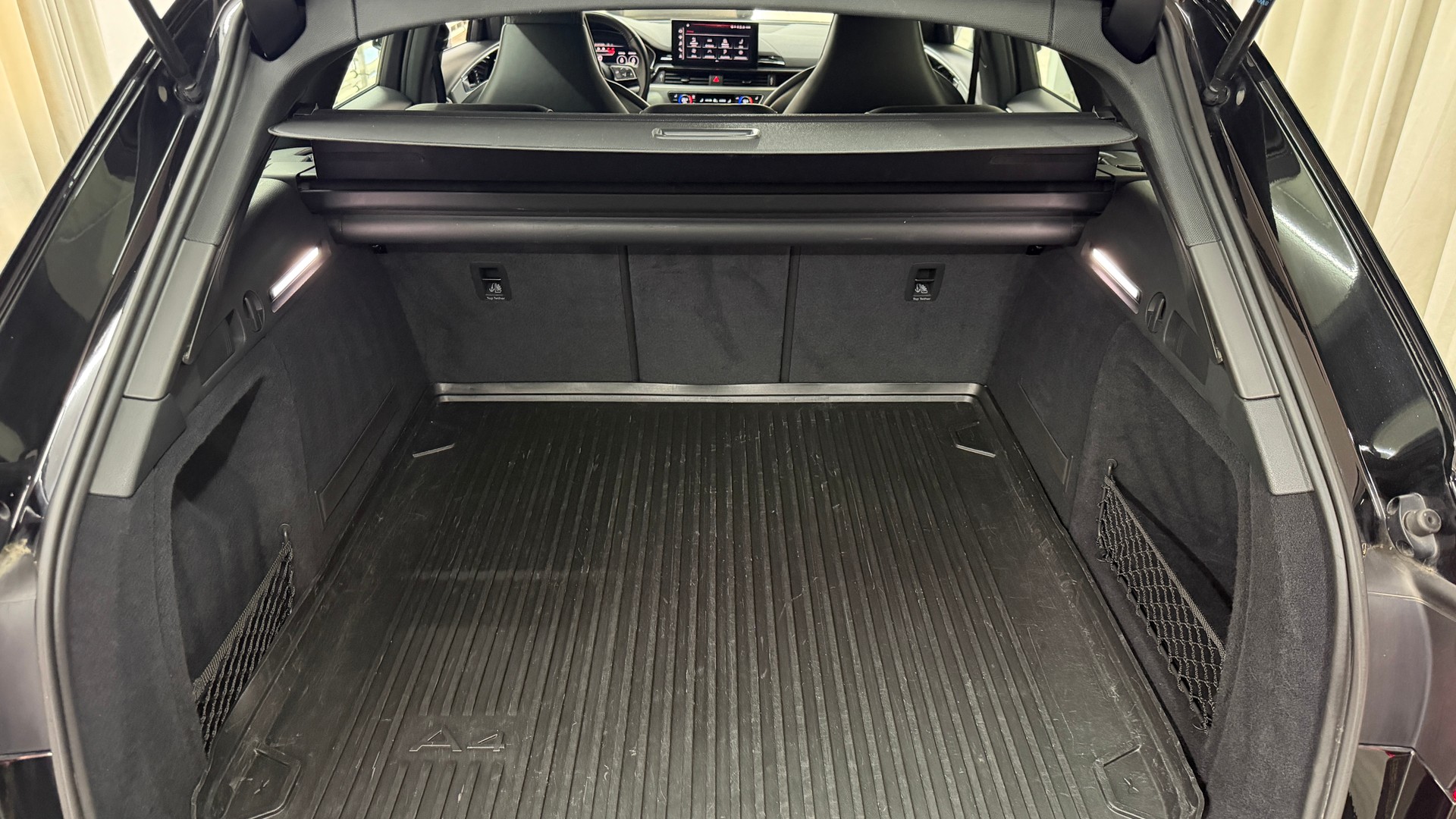 AUDI RS4 Avant quattro tiptronic-image-15
