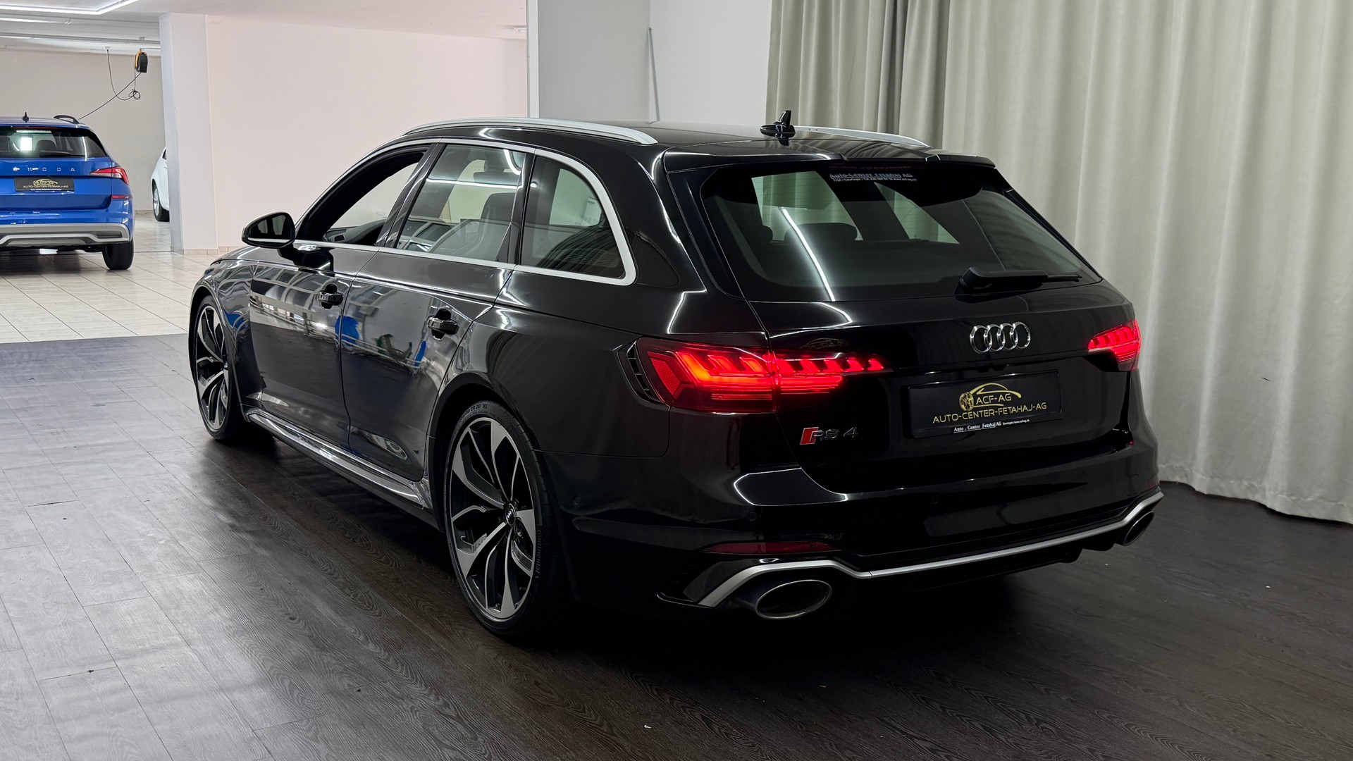 AUDI RS4 Avant quattro tiptronic-image-5
