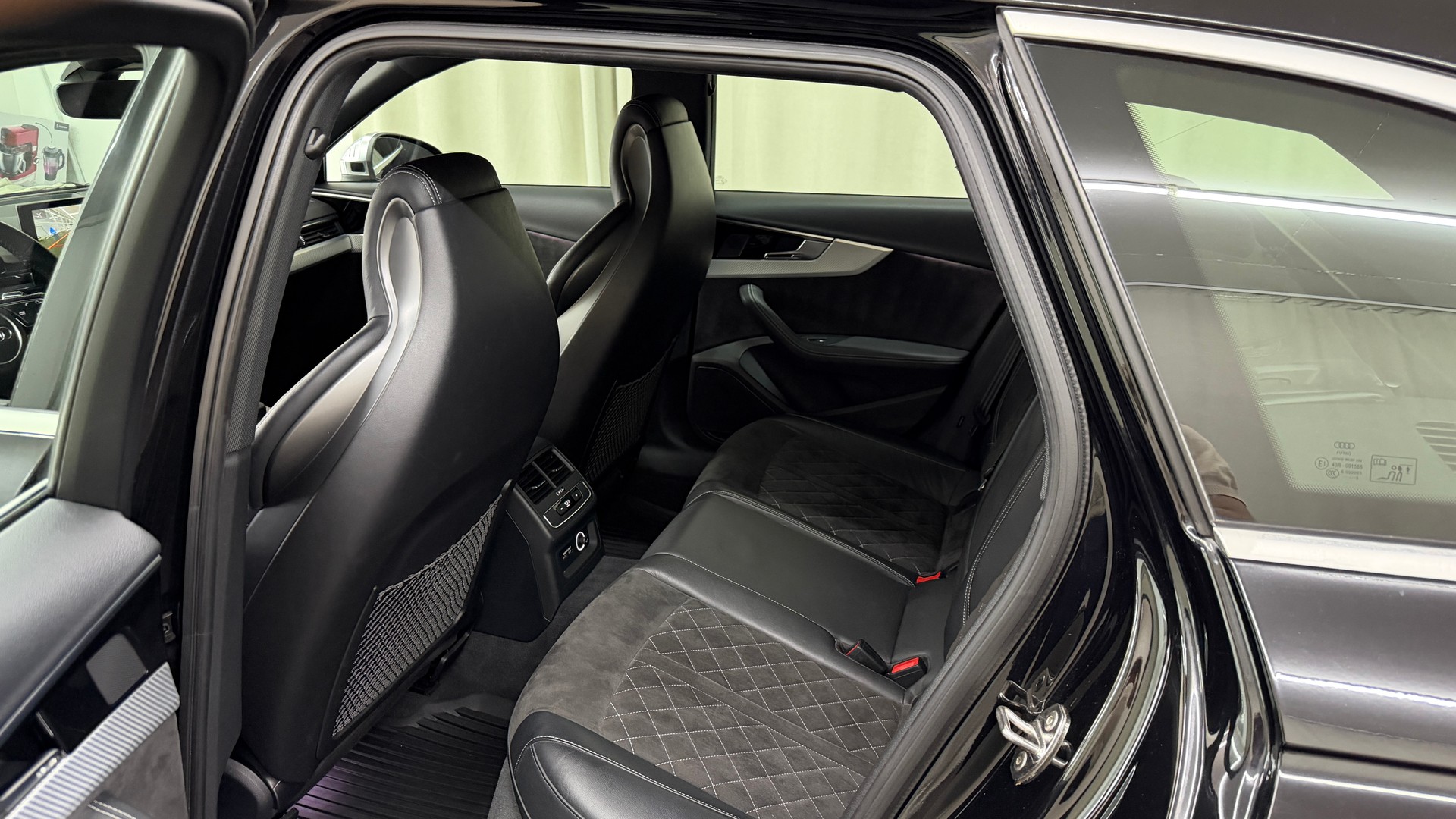 AUDI RS4 Avant quattro tiptronic-image-12