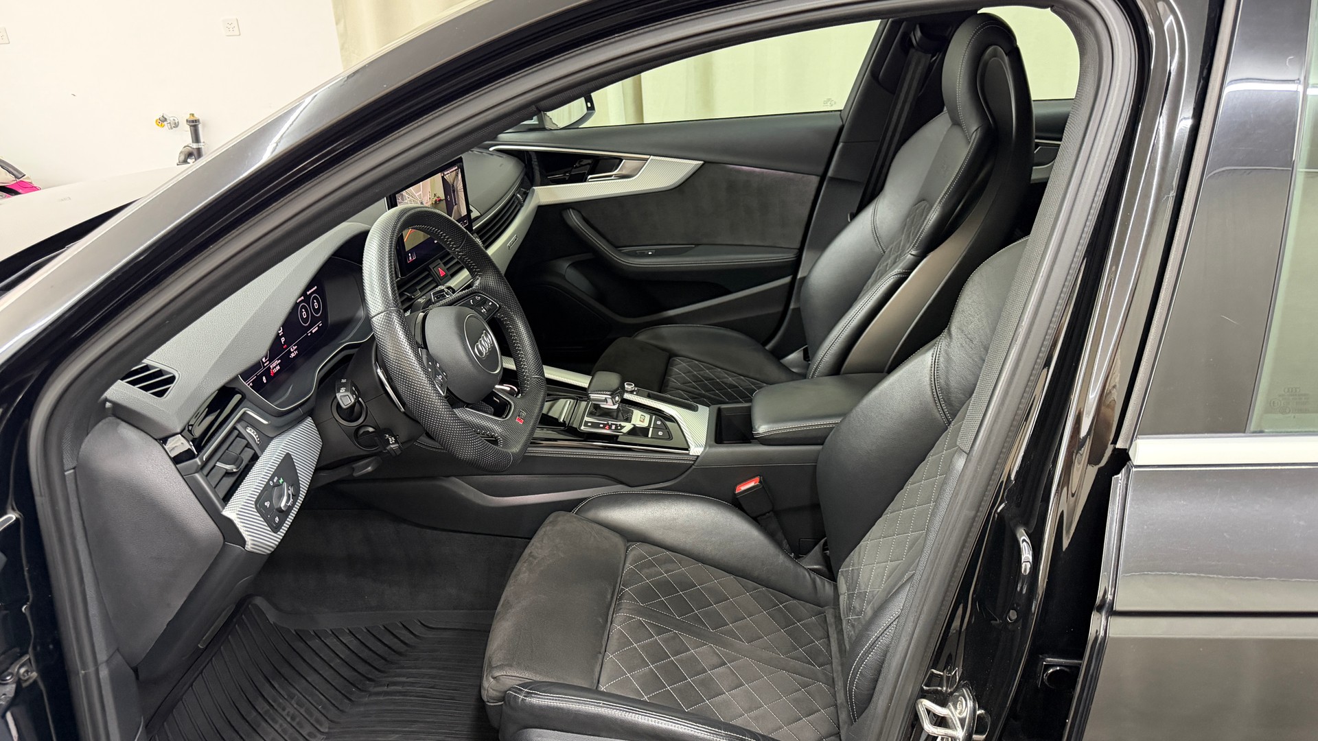 AUDI RS4 Avant quattro tiptronic-image-6