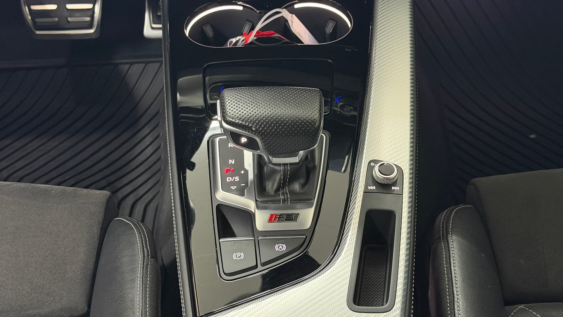 AUDI RS4 Avant quattro tiptronic-image-14