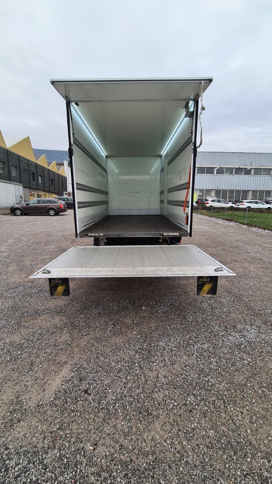 VW Crafter 35 2.0 TDI Koffer/Hebebuhne Champion L4 ** DSG -Automat ** 3-Plätzer ** RF-Kamera ** N.L 670 ** Frisch Ab Service **-image-7