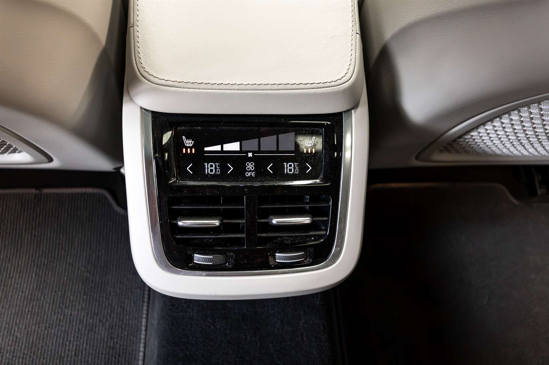 VOLVO V90 D5 AWD Inscription Geartronic Powerpulse-image-27