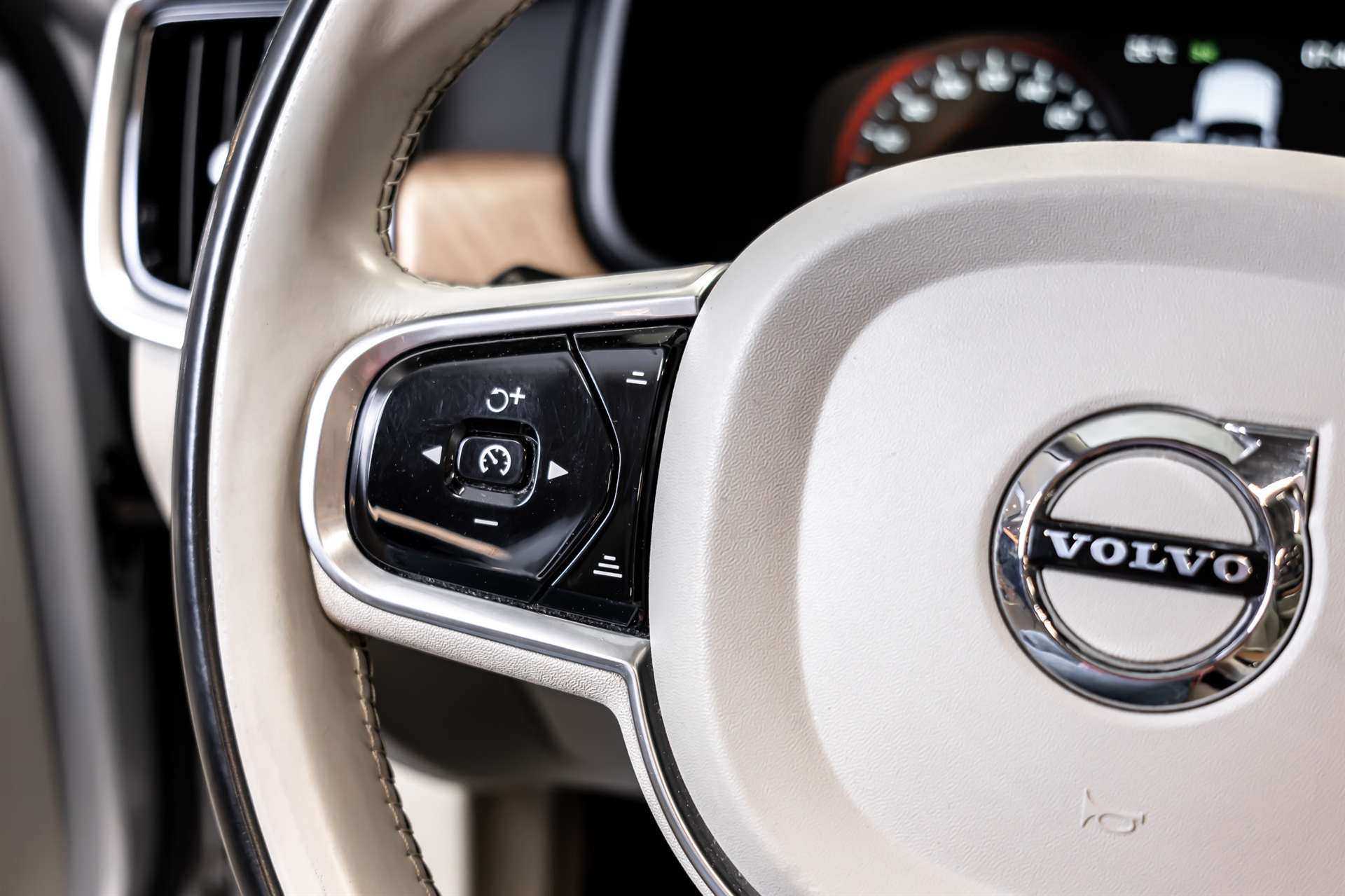 VOLVO V90 D5 AWD Inscription Geartronic Powerpulse-image-9
