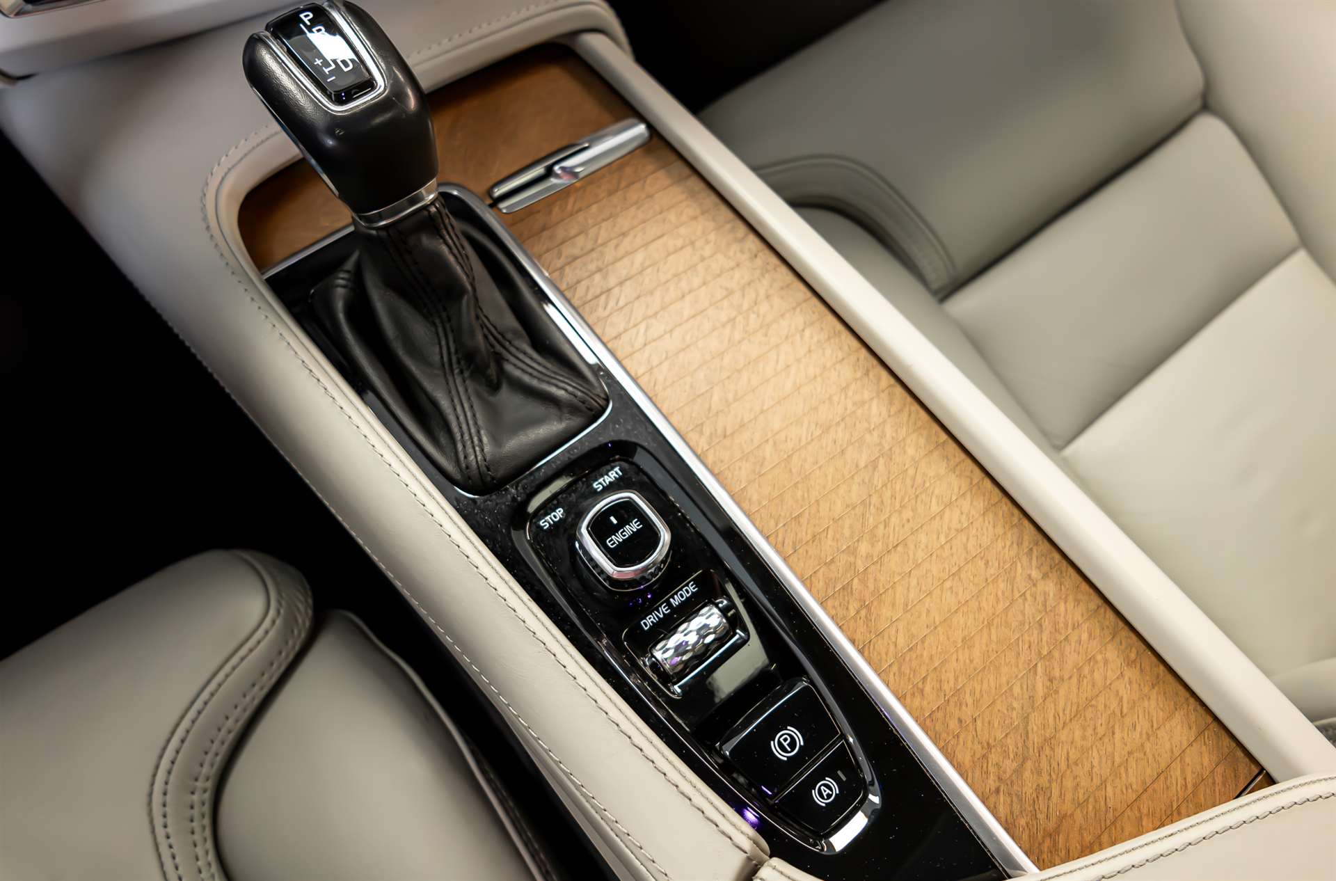VOLVO V90 D5 AWD Inscription Geartronic Powerpulse-image-23