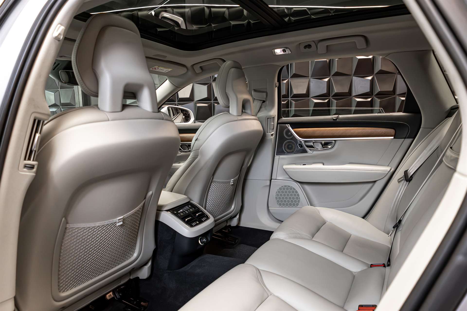 VOLVO V90 D5 AWD Inscription Geartronic Powerpulse-image-25