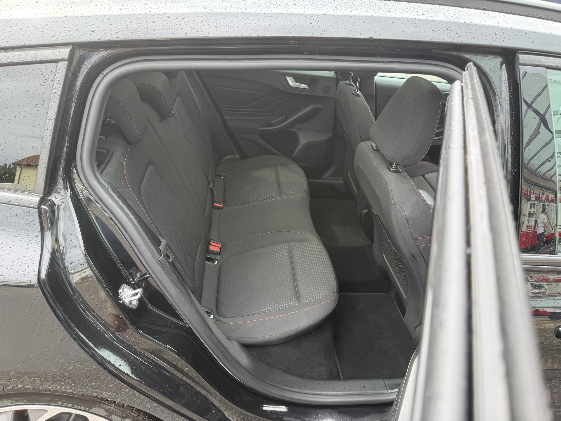 FORD Focus 1.0 MHEV ST-Line X Automat-image-9