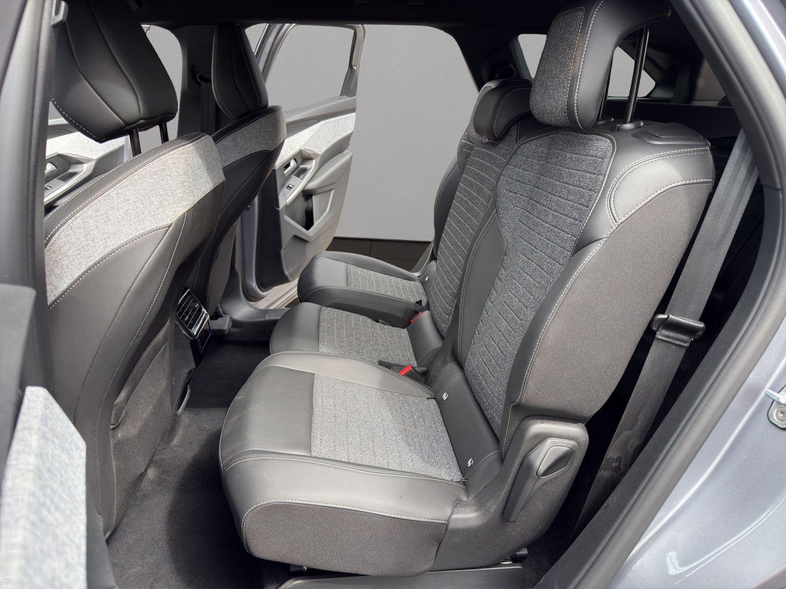 PEUGEOT 5008 145 Hybrid e-DCS6 Allure-image-12