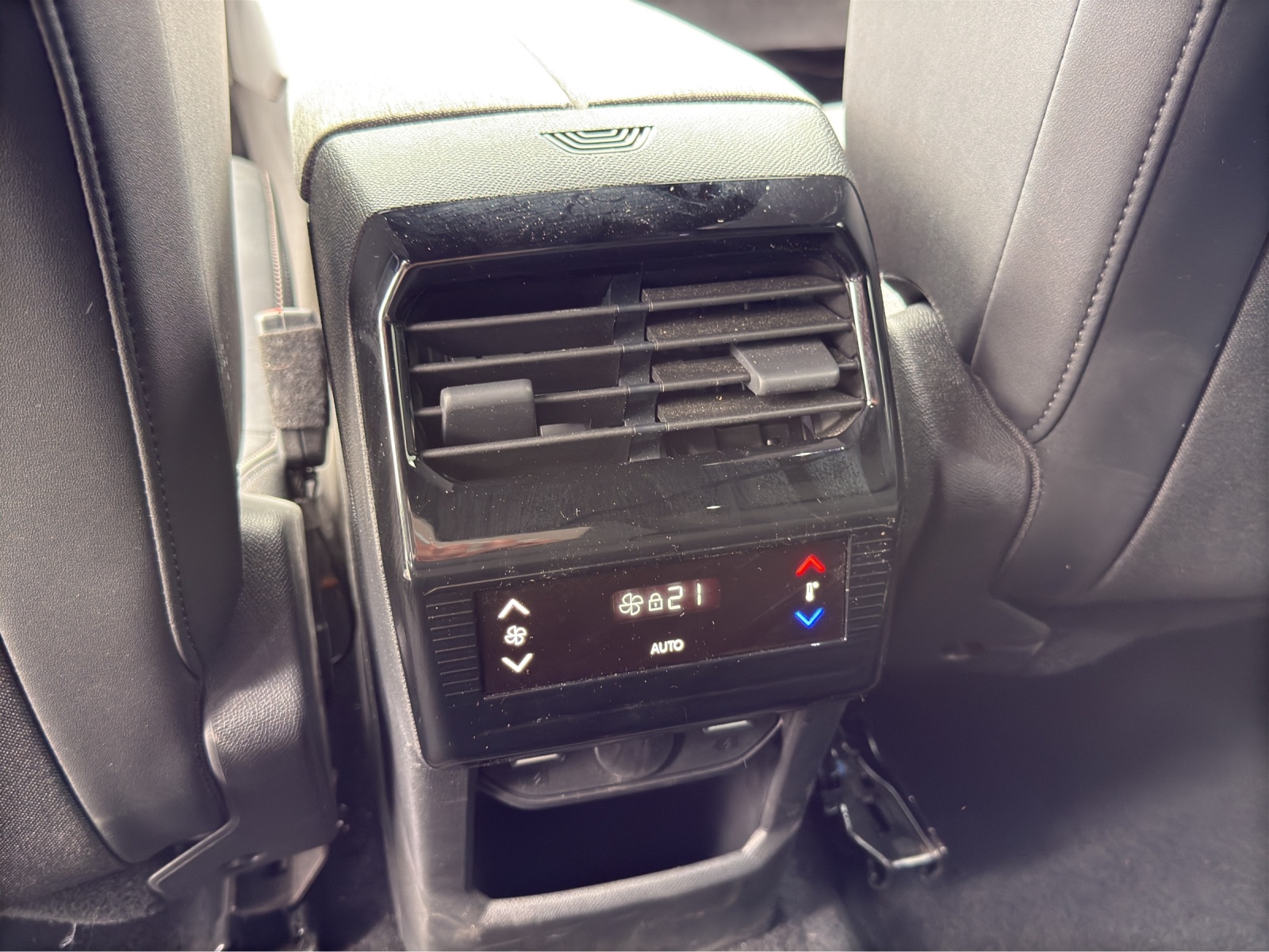 PEUGEOT 5008 145 Hybrid e-DCS6 Allure-image-22