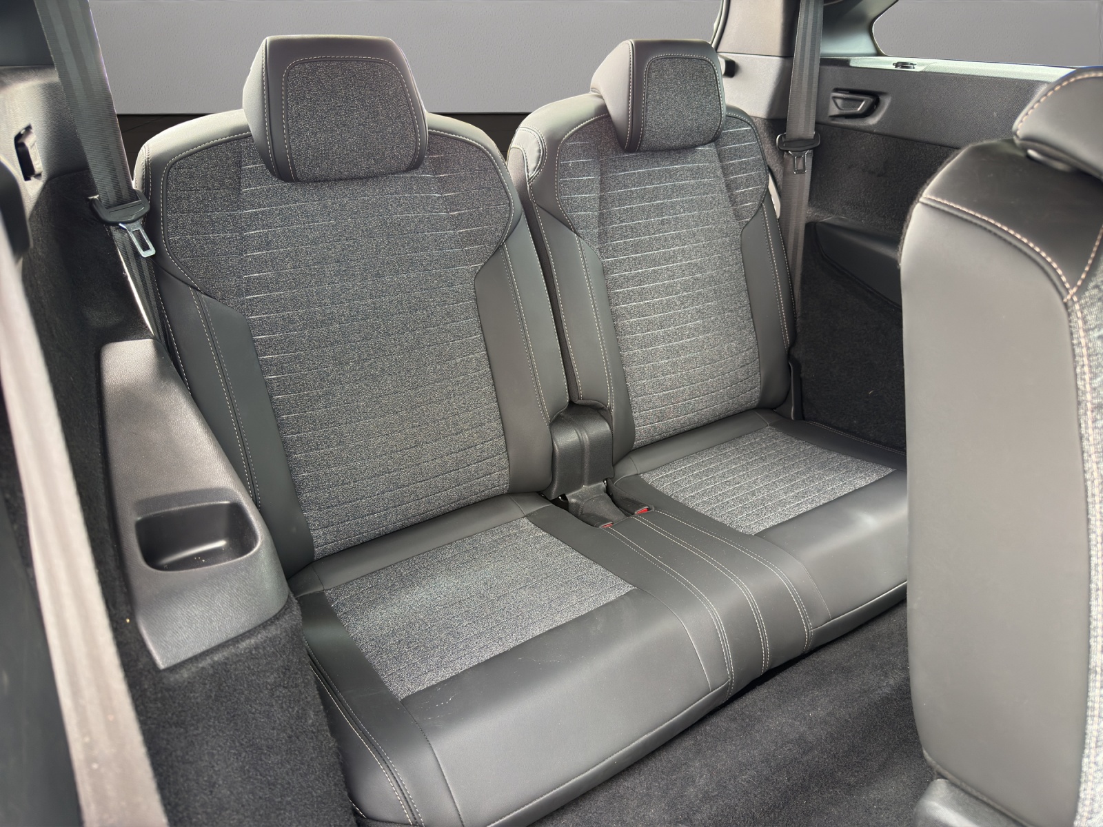 PEUGEOT 5008 145 Hybrid e-DCS6 Allure-image-18