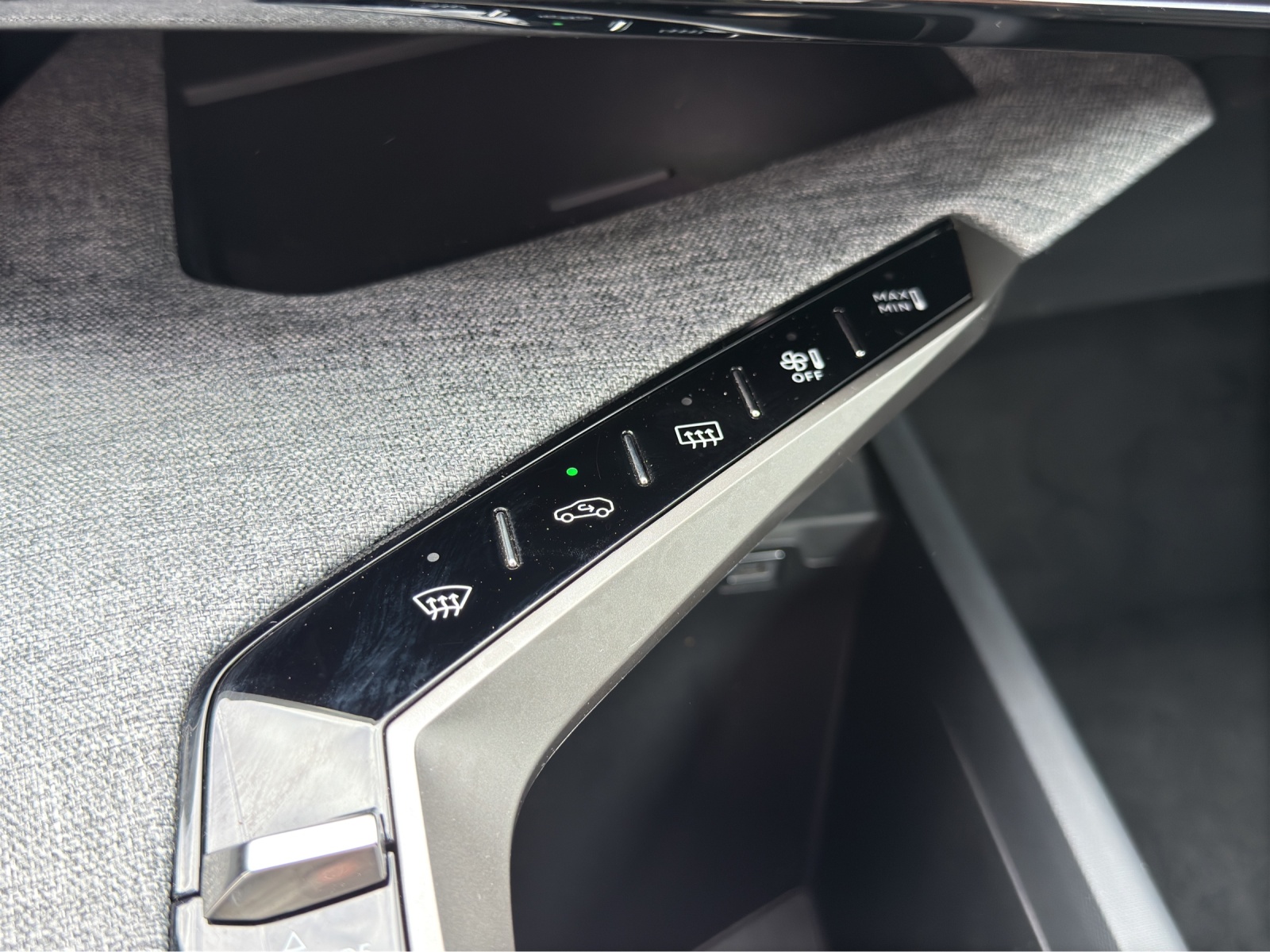 PEUGEOT 5008 145 Hybrid e-DCS6 Allure-image-27