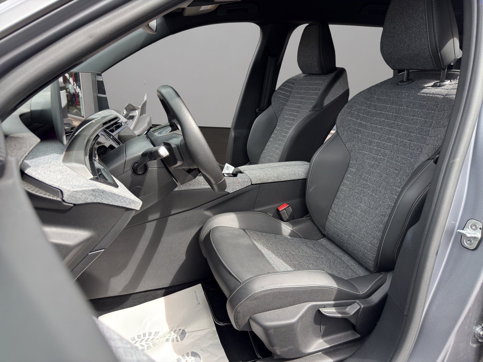 PEUGEOT 5008 145 Hybrid e-DCS6 Allure-image-8