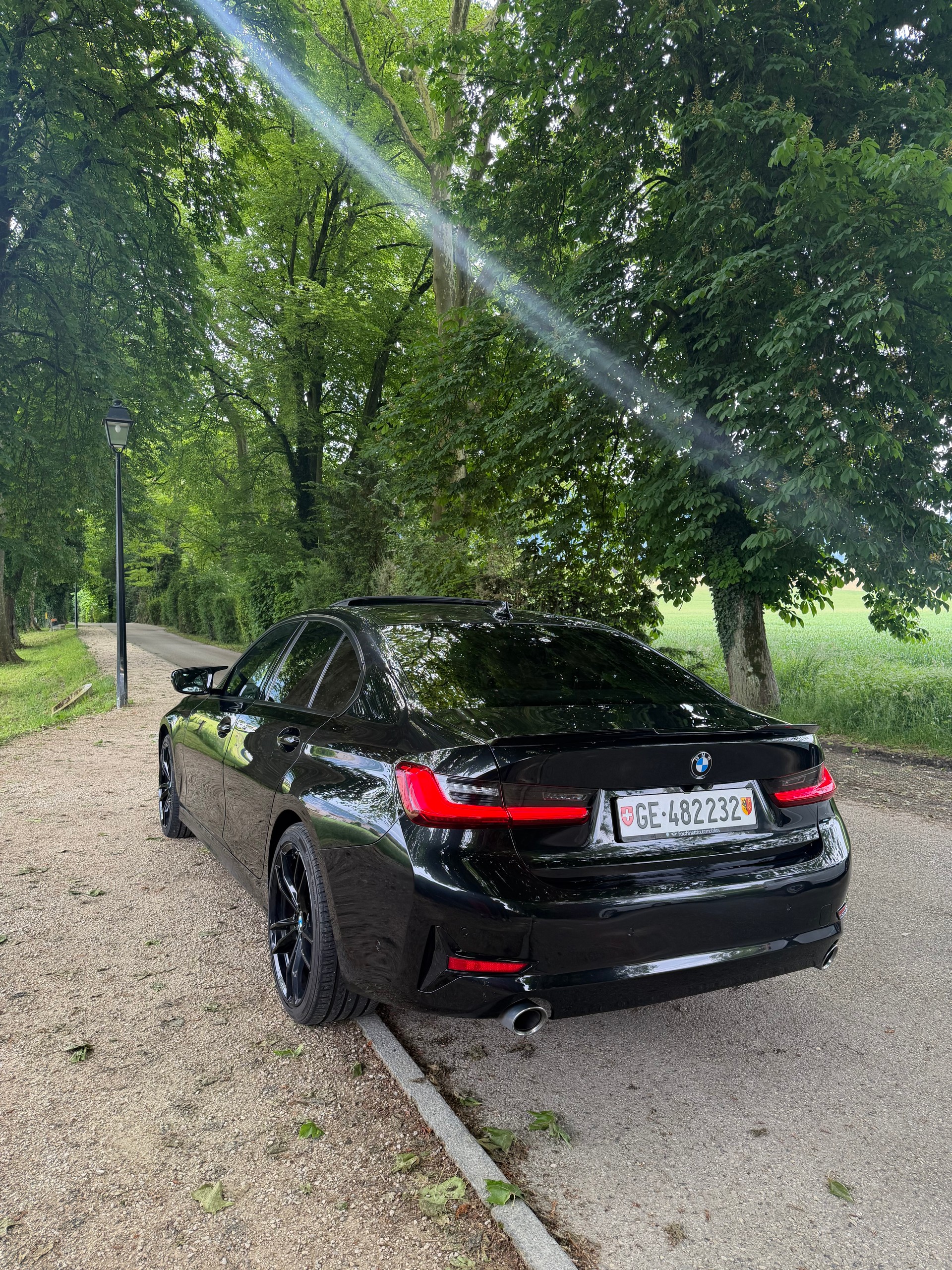BMW 330d xDrive-image-1