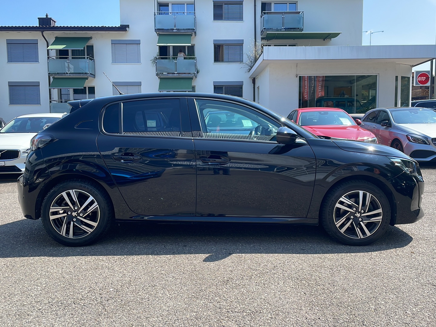 PEUGEOT 208 1.2 PureTech Allure-image-5