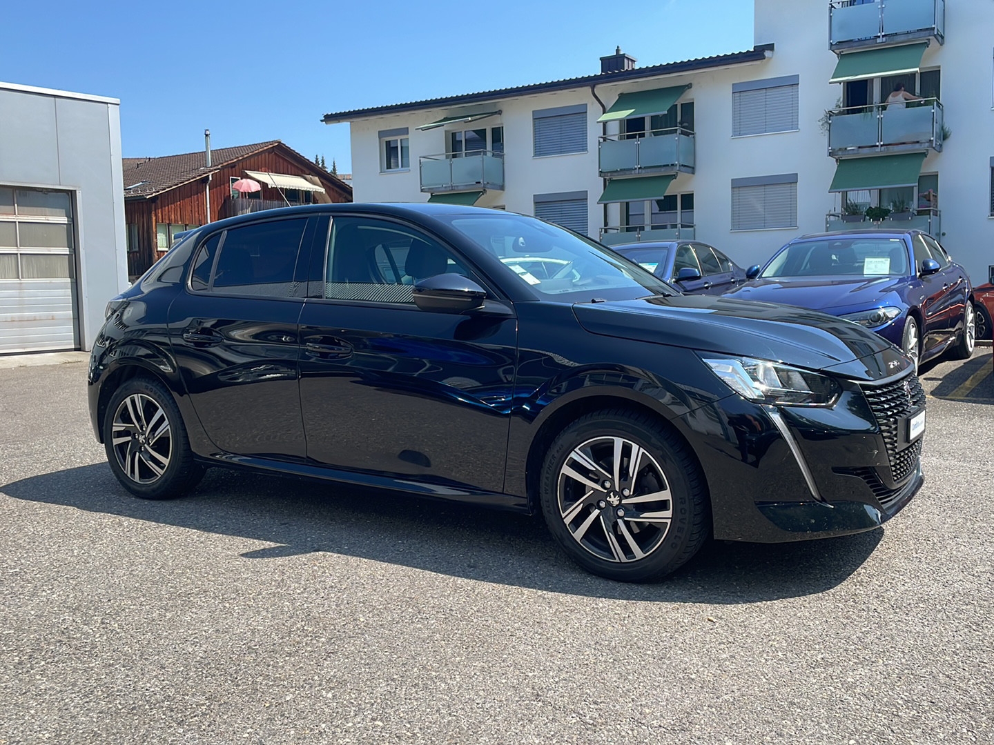 PEUGEOT 208 1.2 PureTech Allure-image-6