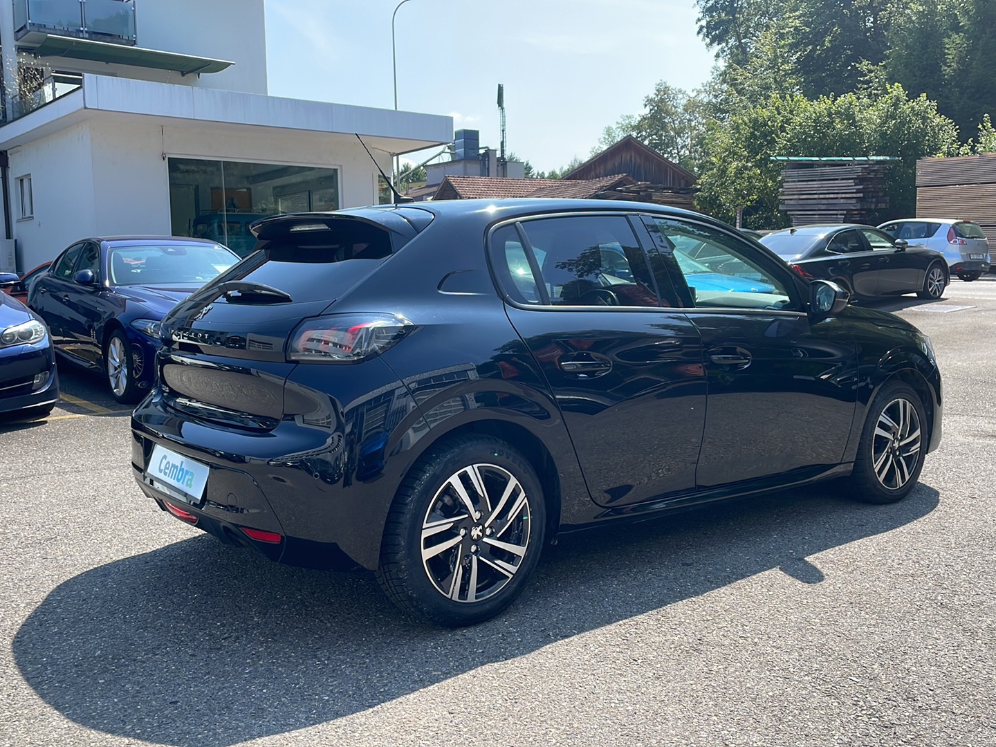 PEUGEOT 208 1.2 PureTech Allure-image-4