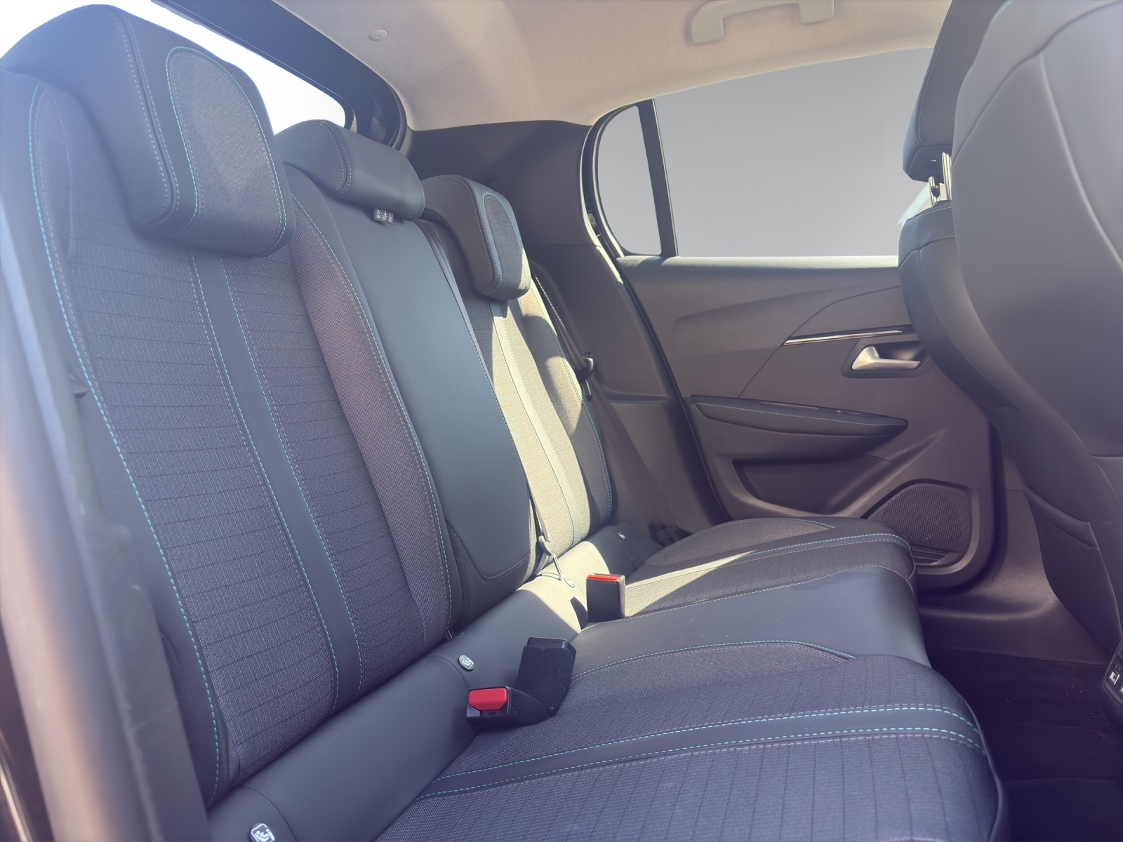 PEUGEOT 208 1.2 PureTech Allure-image-18