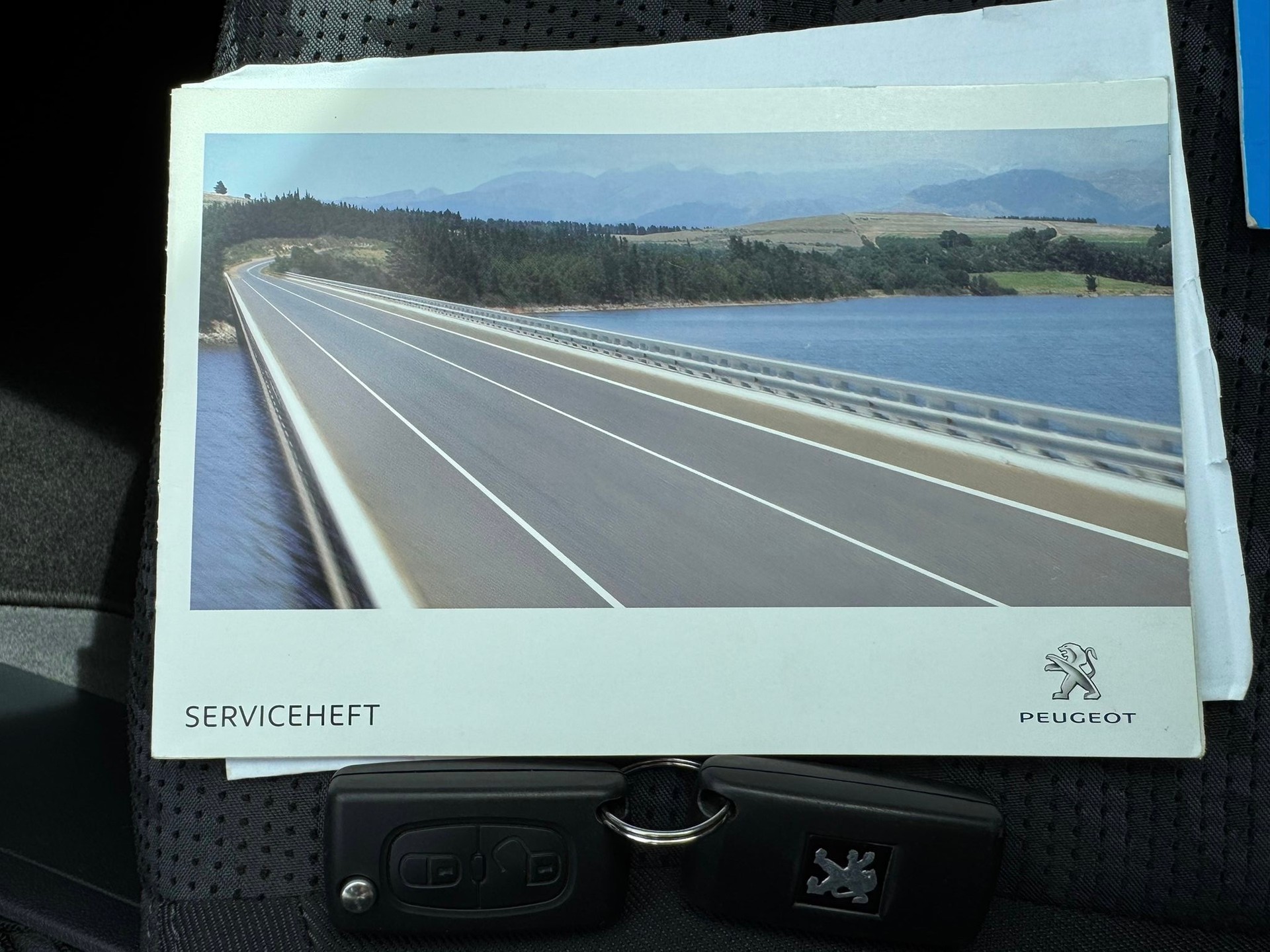PEUGEOT 3008 1.6 16V T Sport-image-15