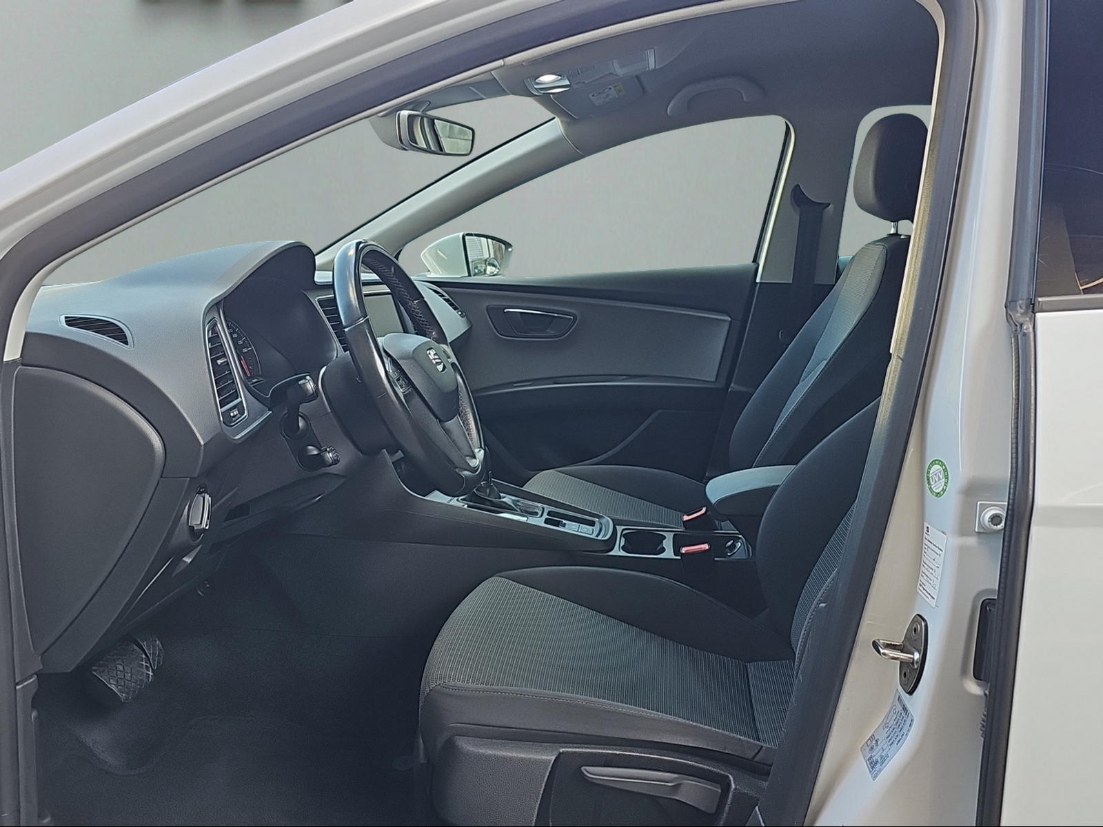 SEAT Leon ST 1.6 TDI CR Style DSG-image-9