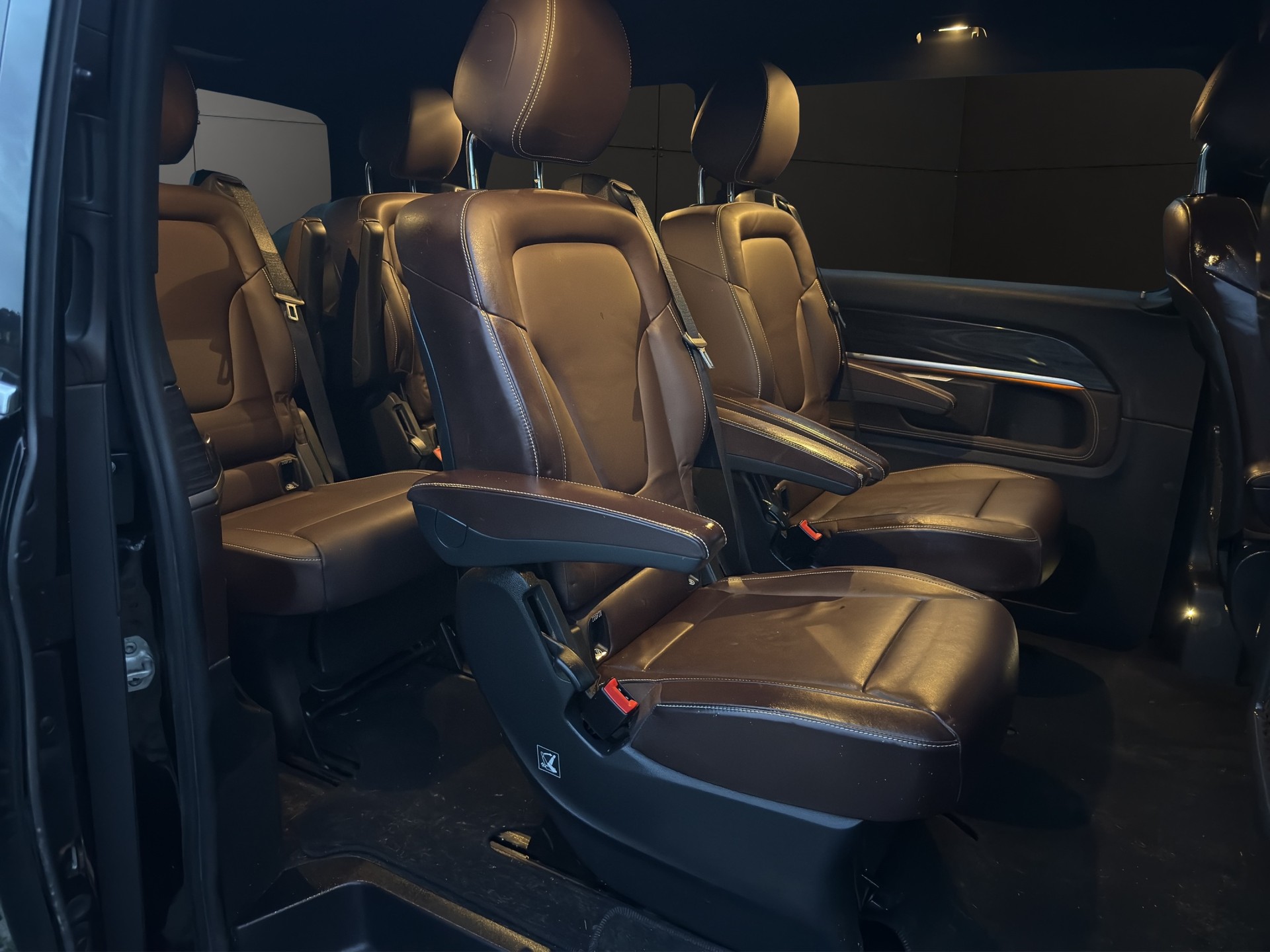 MERCEDES-BENZ V 250 d Swiss Edition lang 4Matic 7G-Tronic-image-12