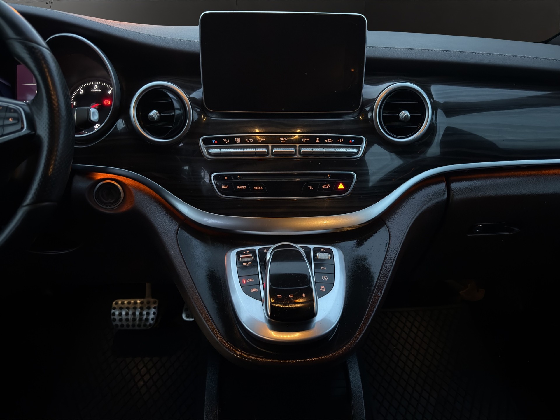 MERCEDES-BENZ V 250 d Swiss Edition lang 4Matic 7G-Tronic-image-4