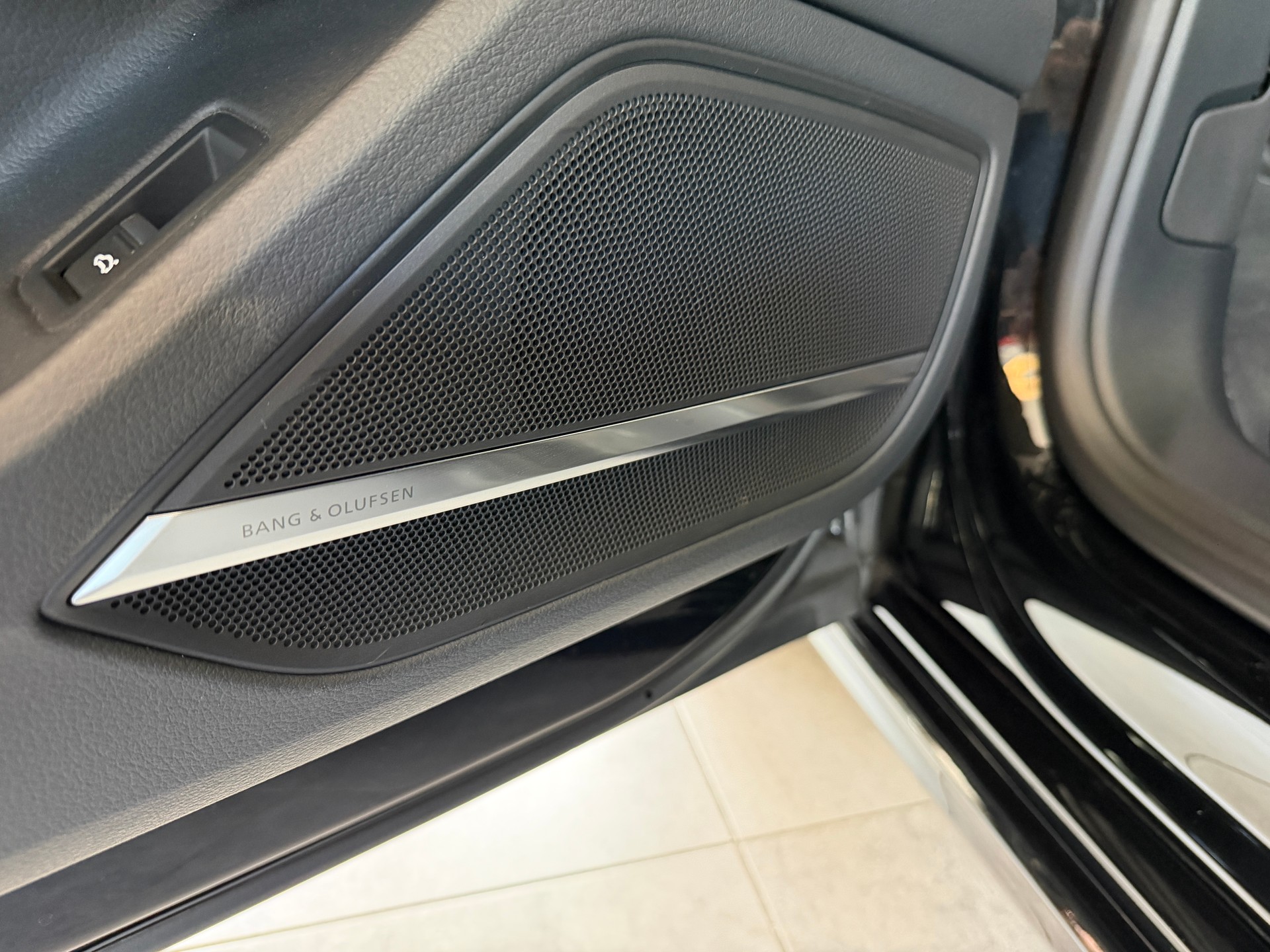 AUDI A8 50 TDI quattro tiptronic-image-12