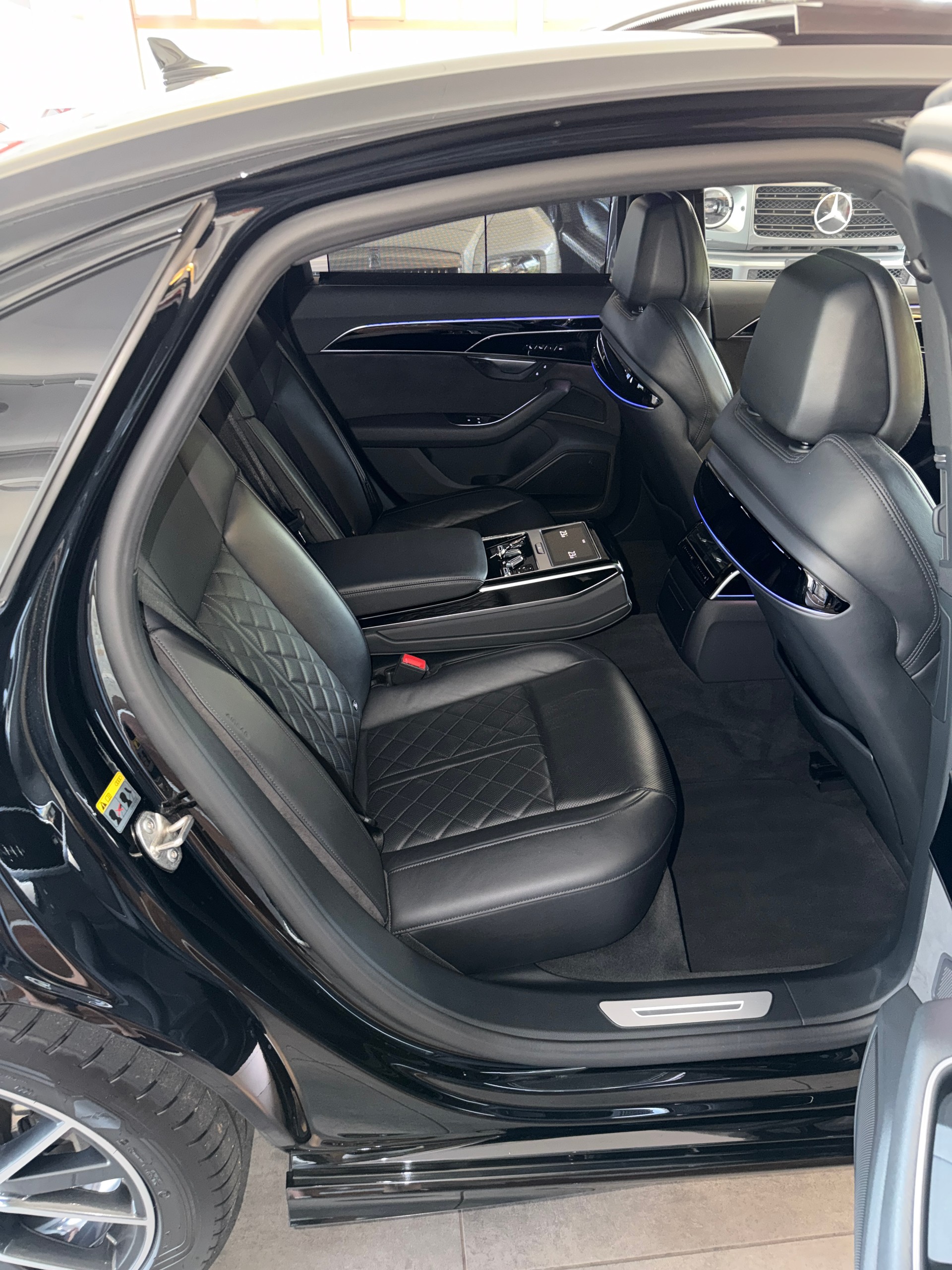 AUDI A8 50 TDI quattro tiptronic-image-16
