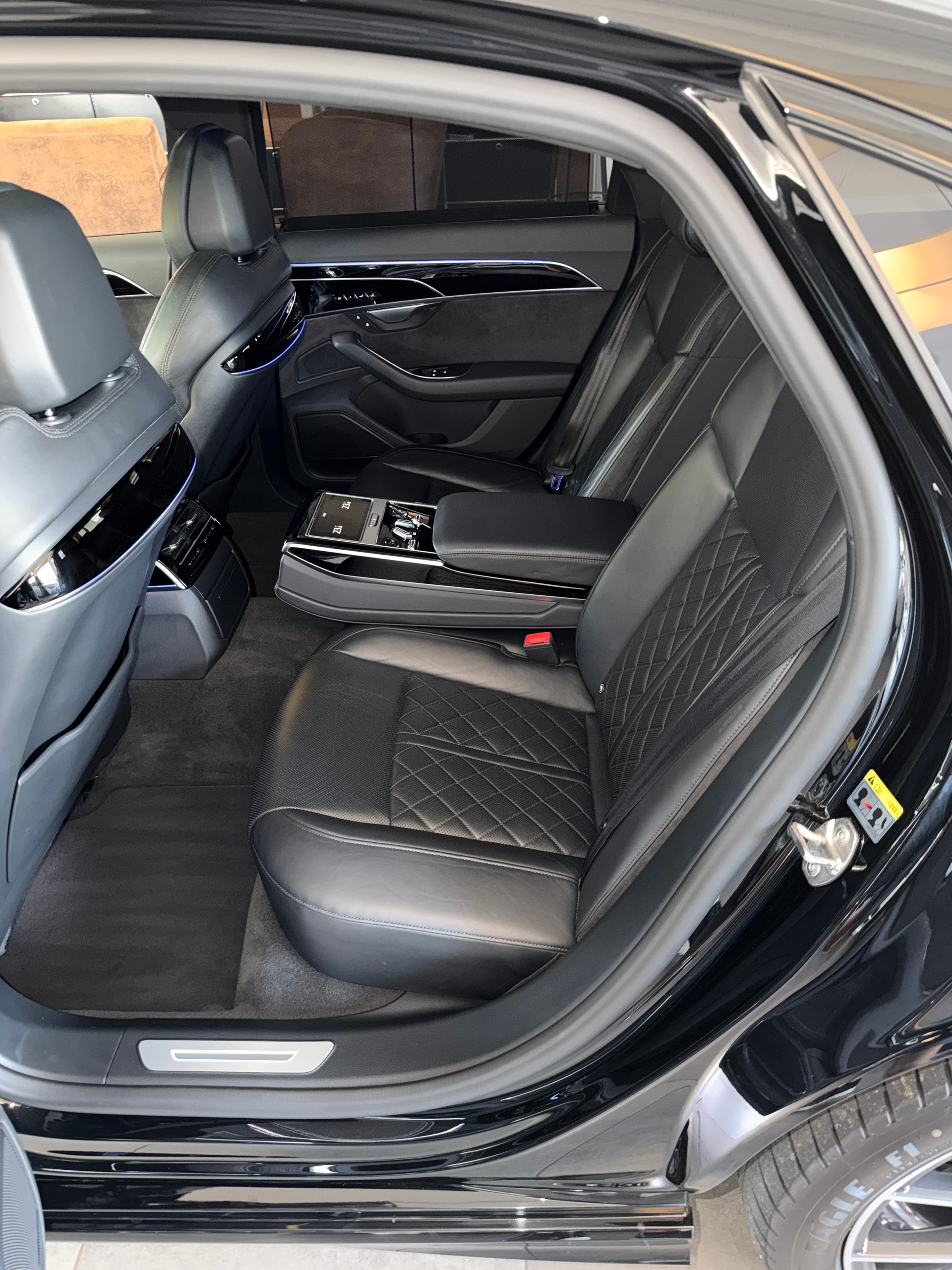 AUDI A8 50 TDI quattro tiptronic-image-13