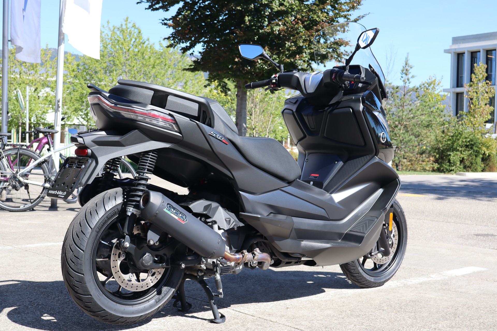 VOGE SR4 Max Luxury ABS / TCS-showroom-element-2