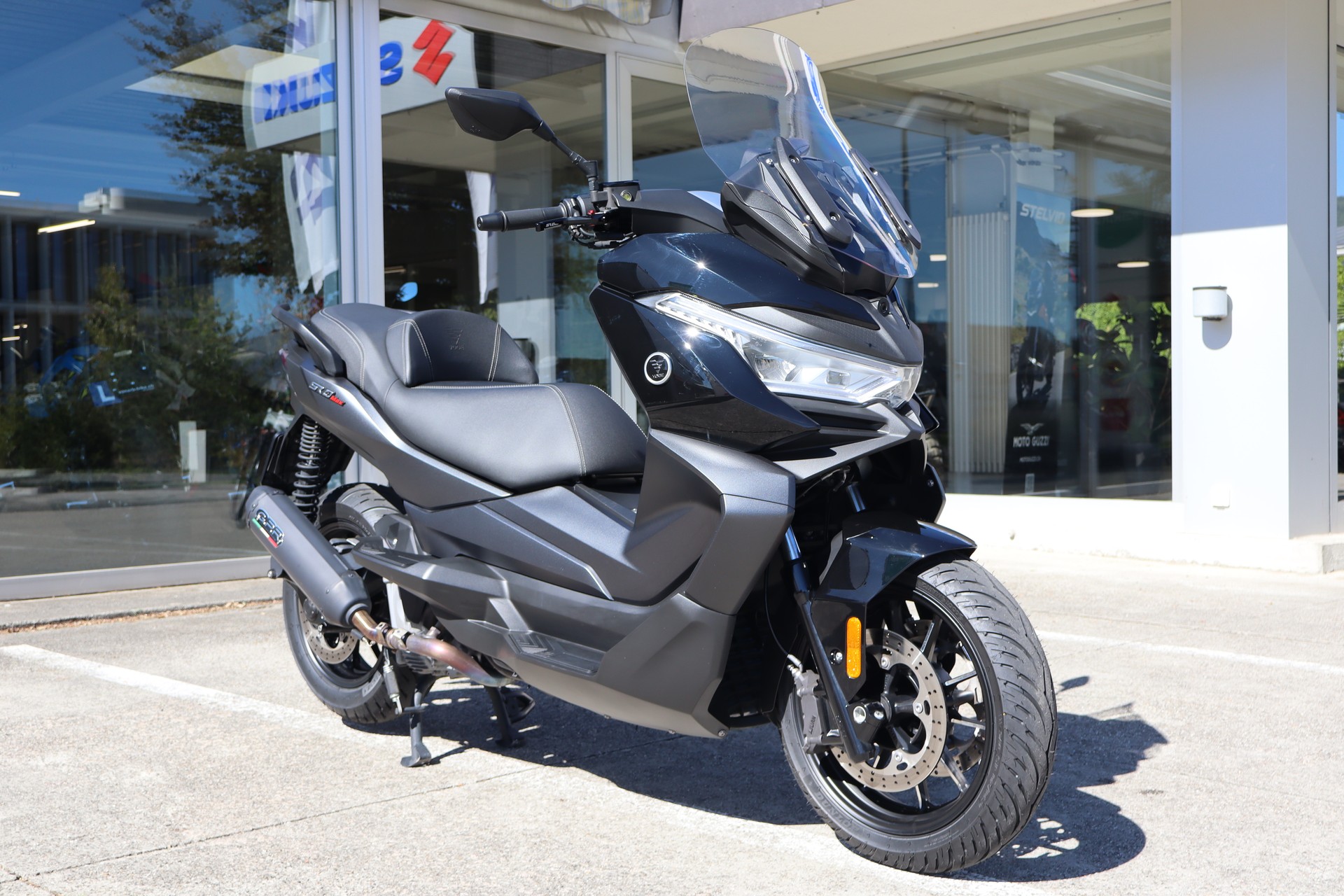 VOGE SR4 Max Luxury ABS / TCS-showroom-element-1