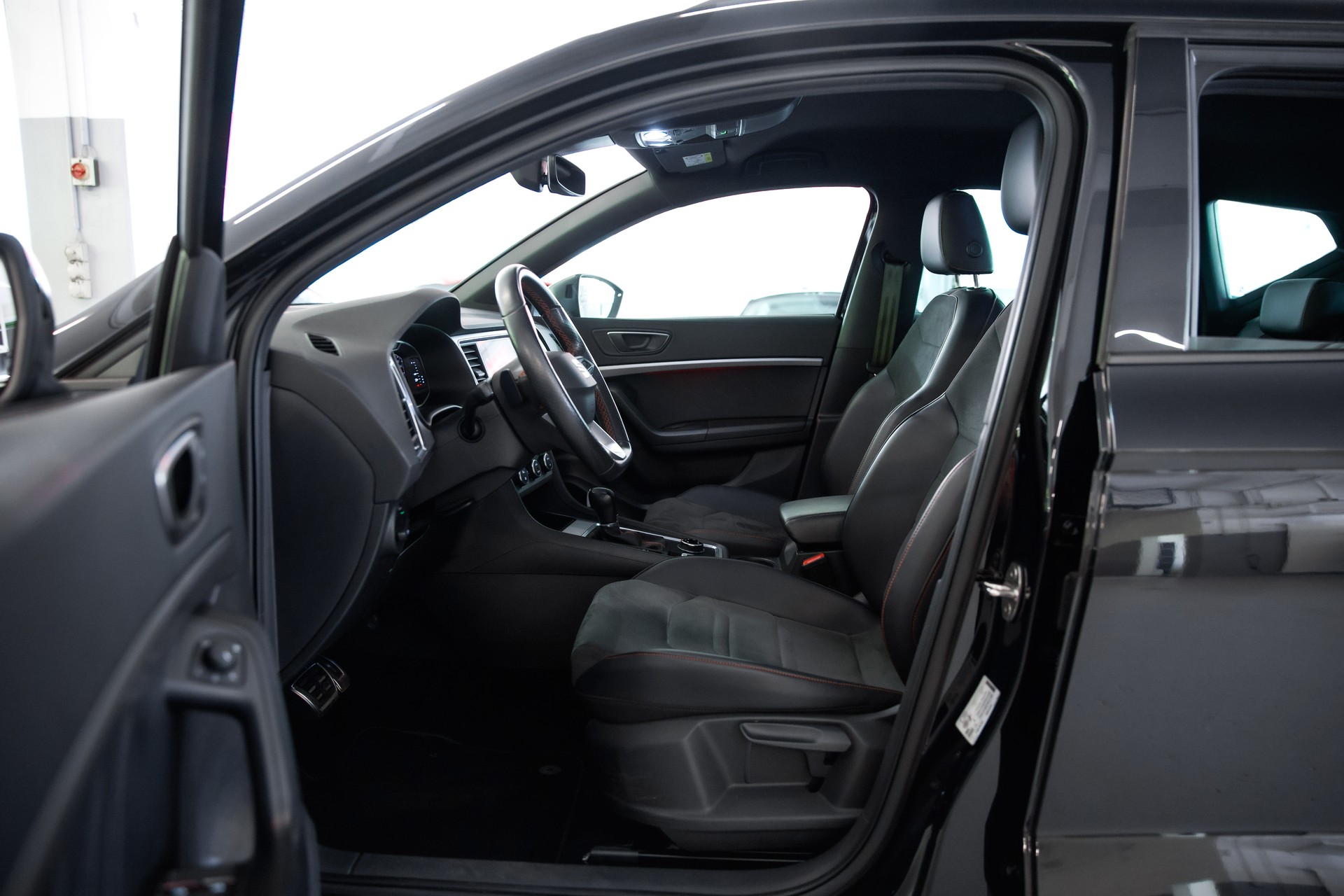 SEAT Ateca 2.0 TSI FR 4Drive DSG-image-18