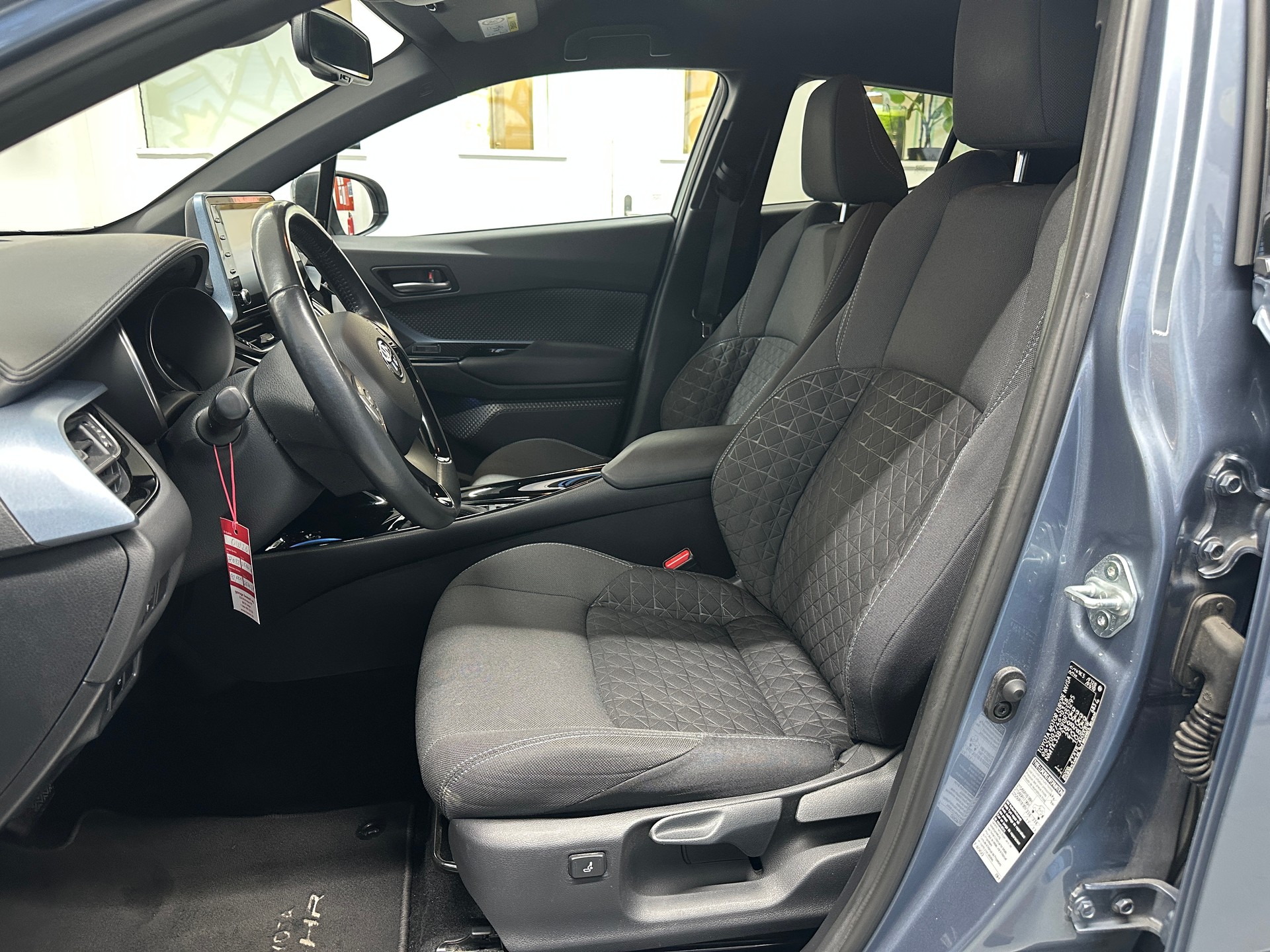TOYOTA C-HR 1.8 HSD CVT Trend-image-7