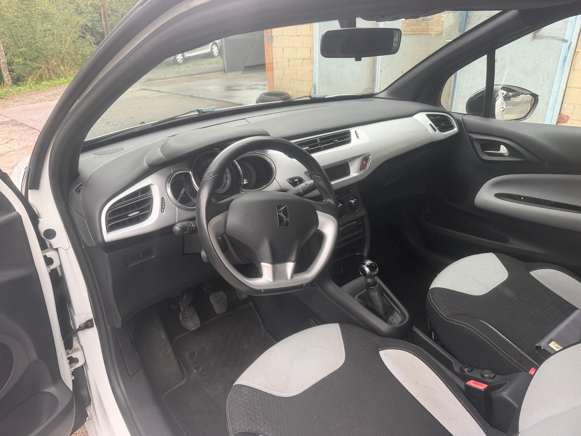DS AUTOMOBILES DS3 Cabrio 1.2 VTi Chic-image-1