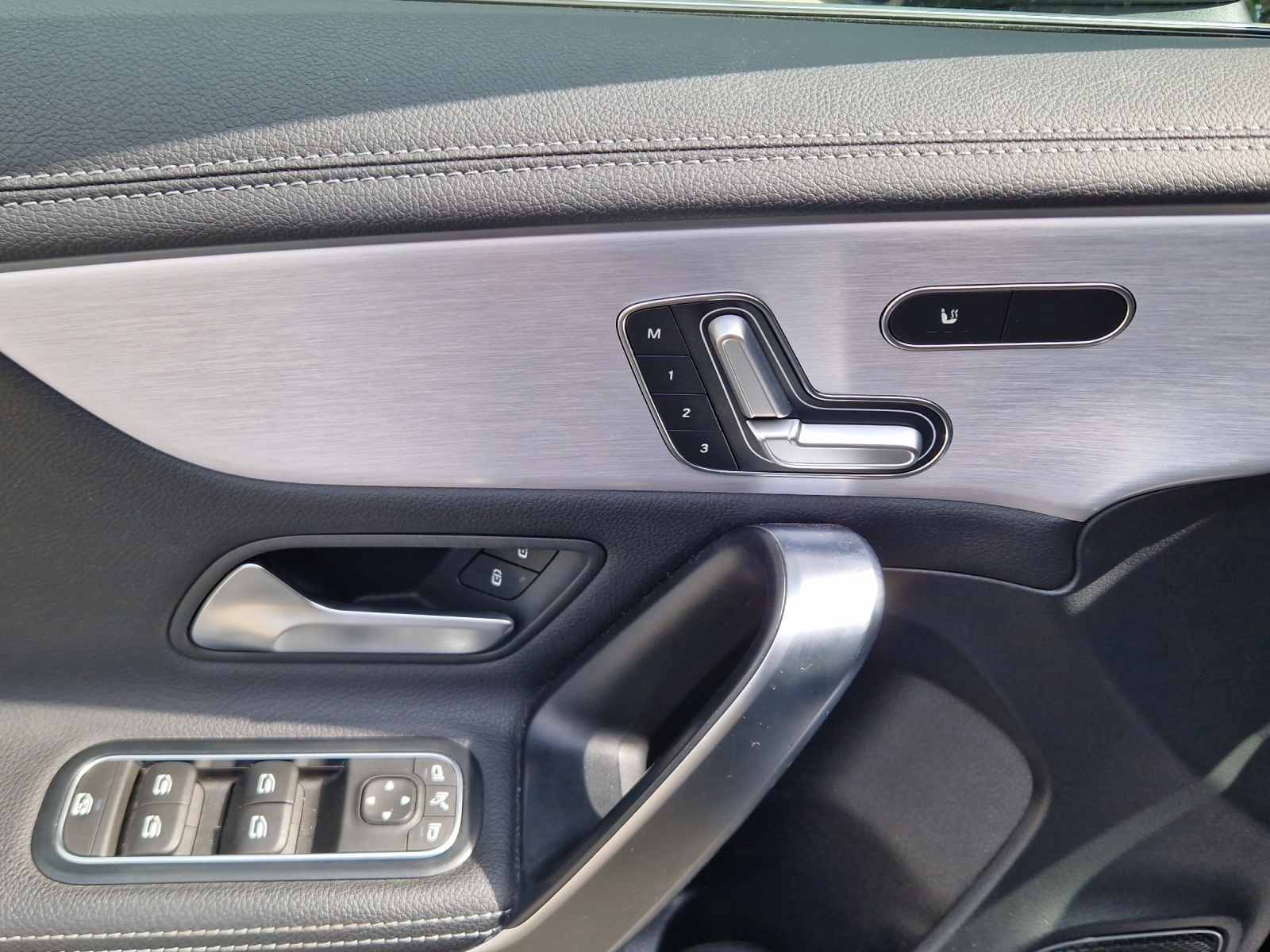 MERCEDES-BENZ A-Klasse W177 A 35 AMG 4matic-image-12