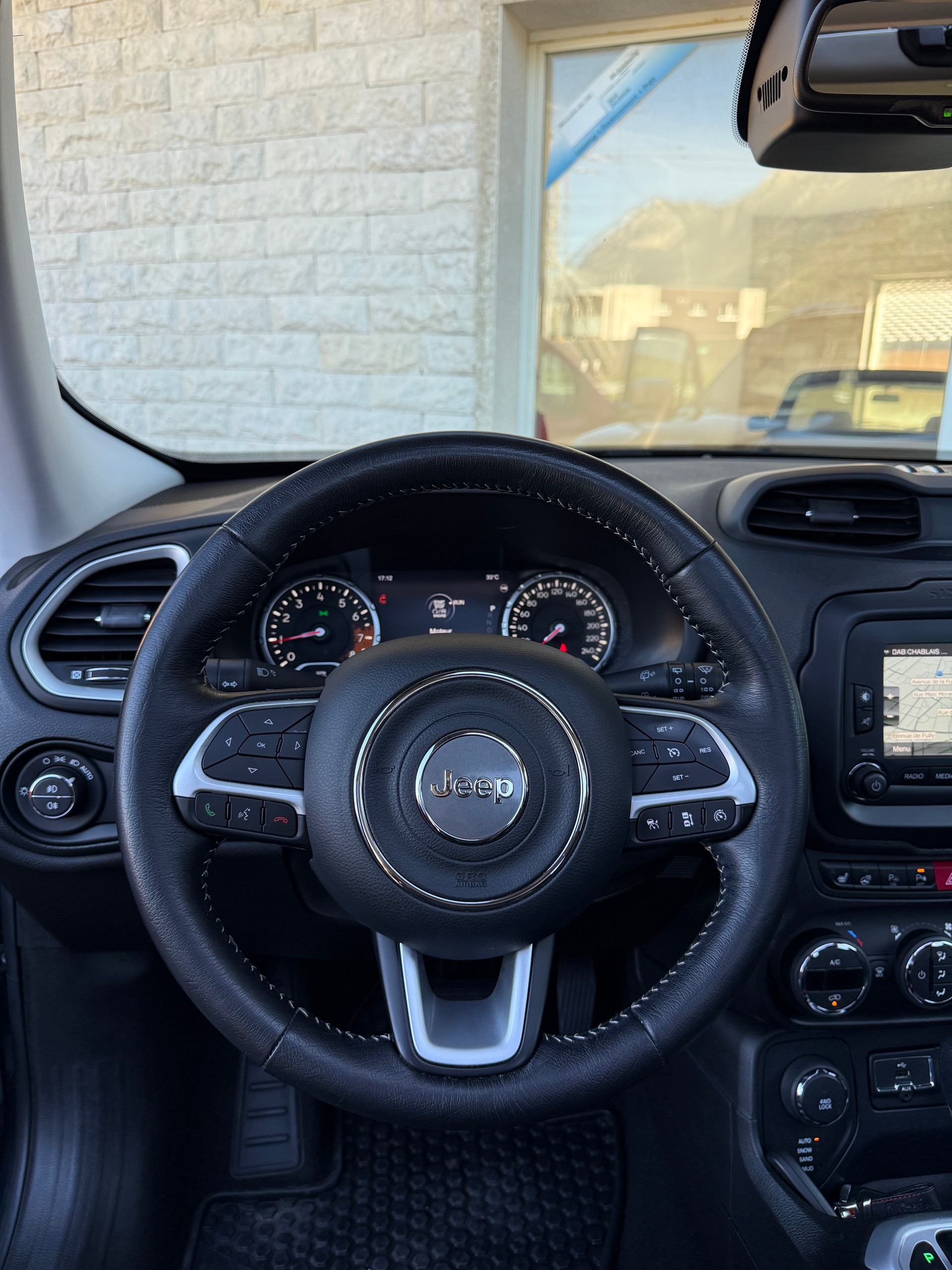 JEEP Renegade 1.4 Turbo Limited AWD-image-12