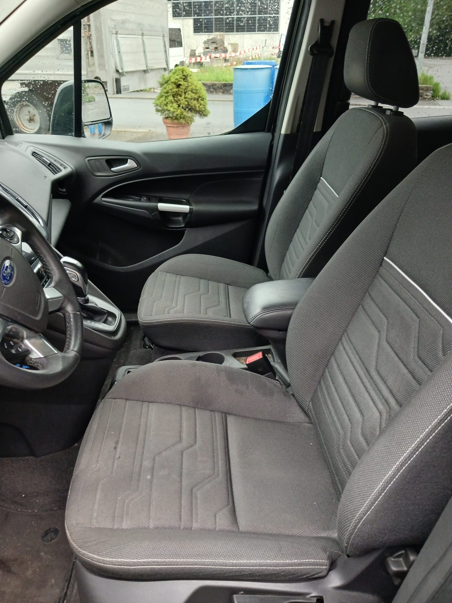 FORD Grand Tourneo Connect 1.6 SCTi Trend Automatic-image-9