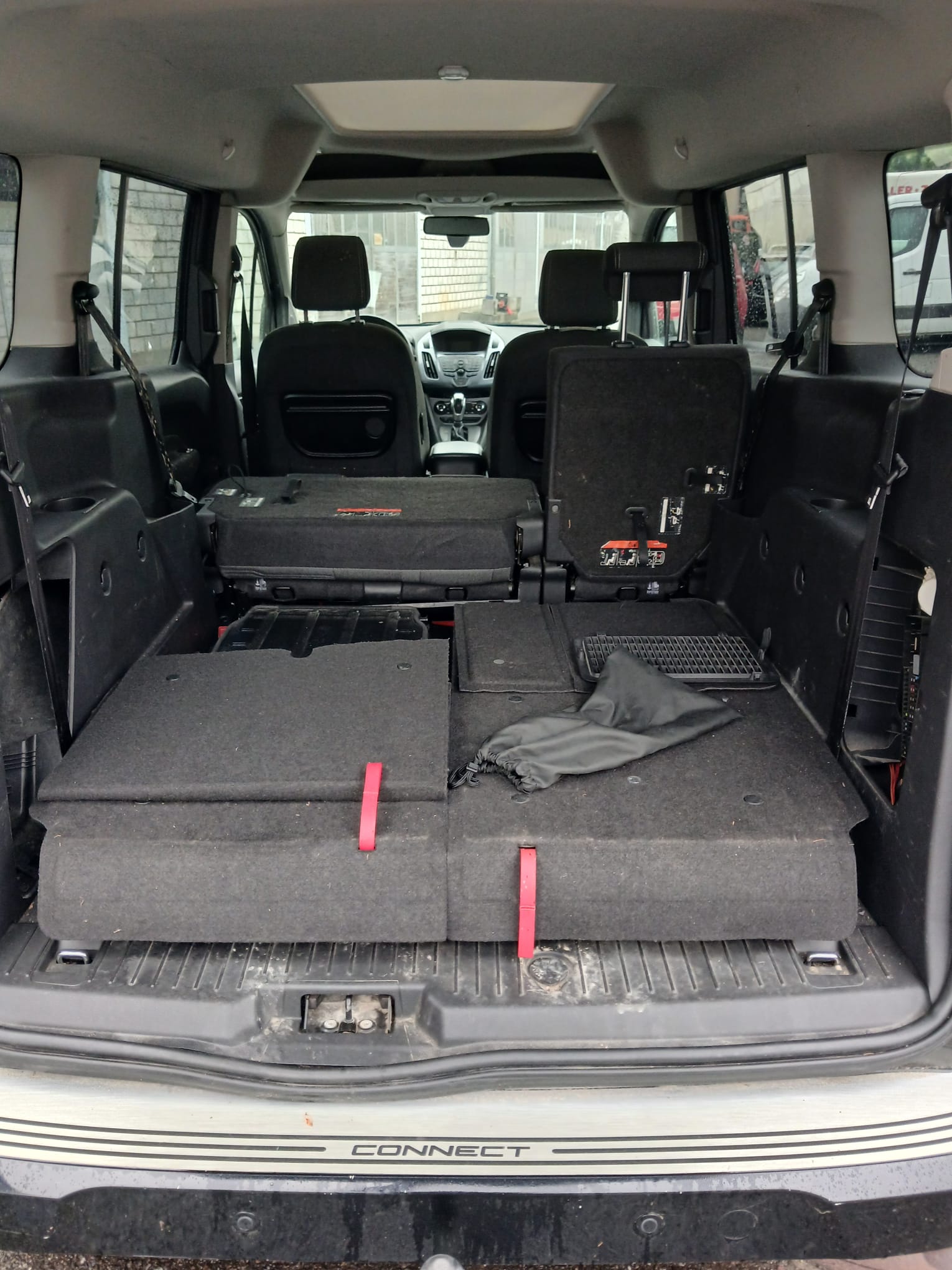 FORD Grand Tourneo Connect 1.6 SCTi Trend Automatic-image-6