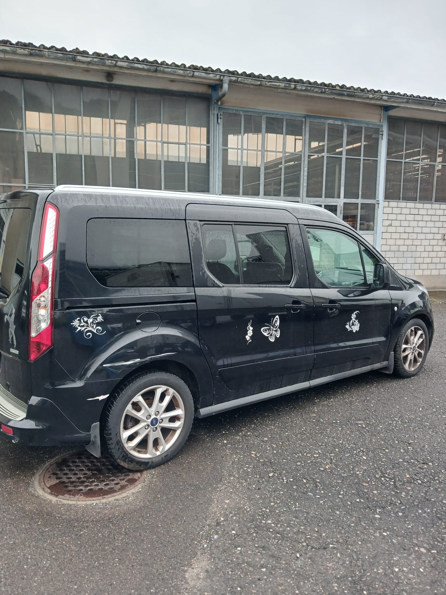 FORD Grand Tourneo Connect 1.6 SCTi Trend Automatic-image-5