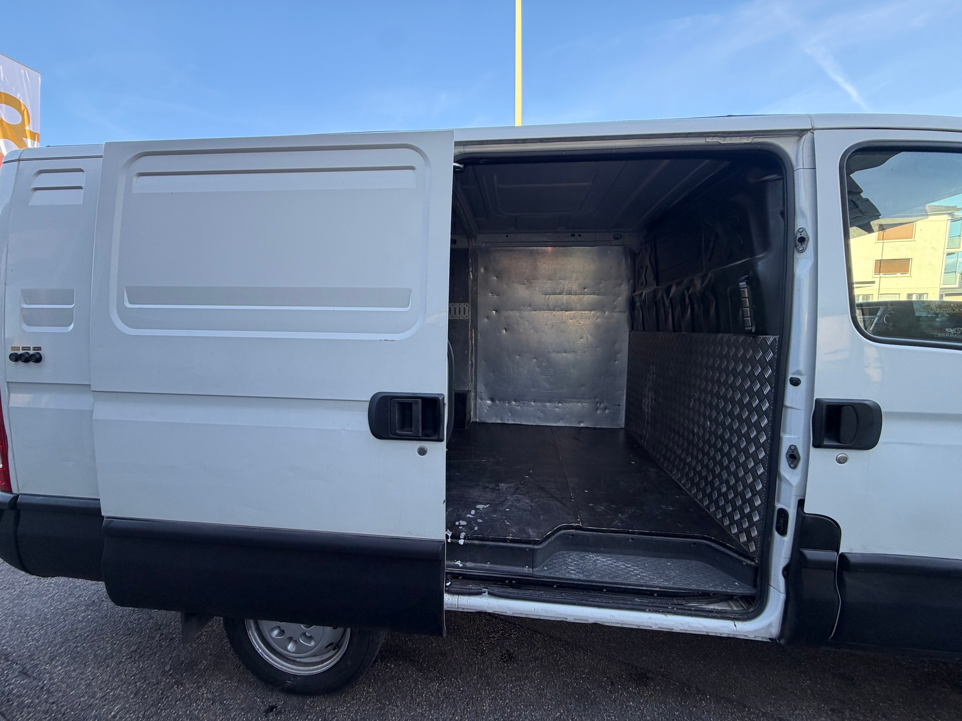 IVECO DAILY 29 L 11 V Hebebühne-image-8