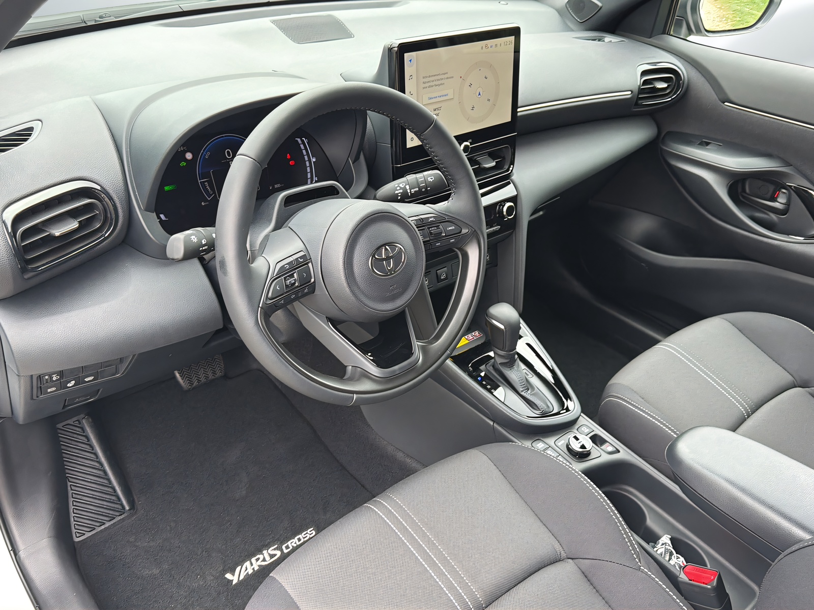 TOYOTA Yaris Cross 1.5 Trend AWDi e-CVT-image-4